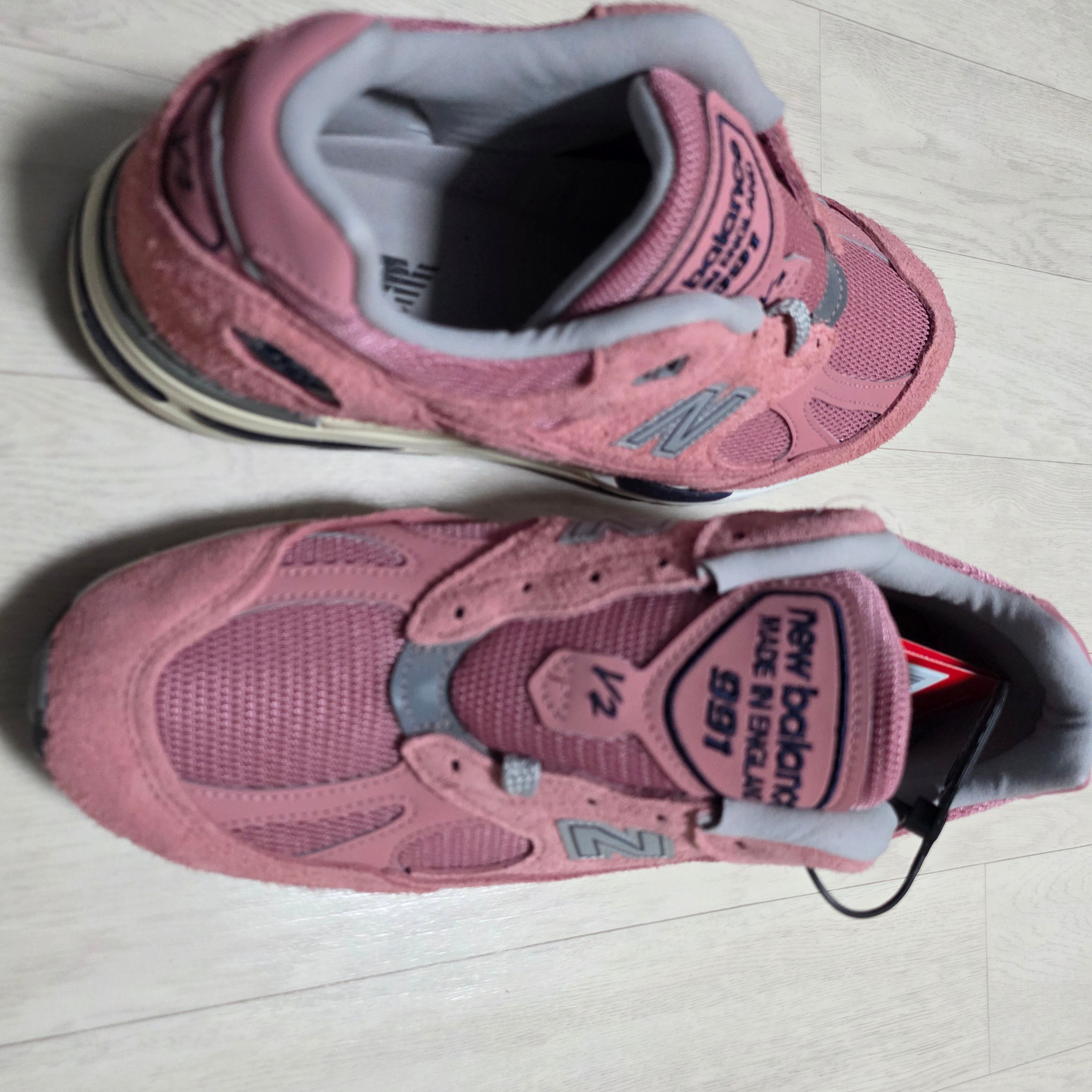 New Balance 991v2 Made in UK Brandied Apricot 착용 스타일 - 3
