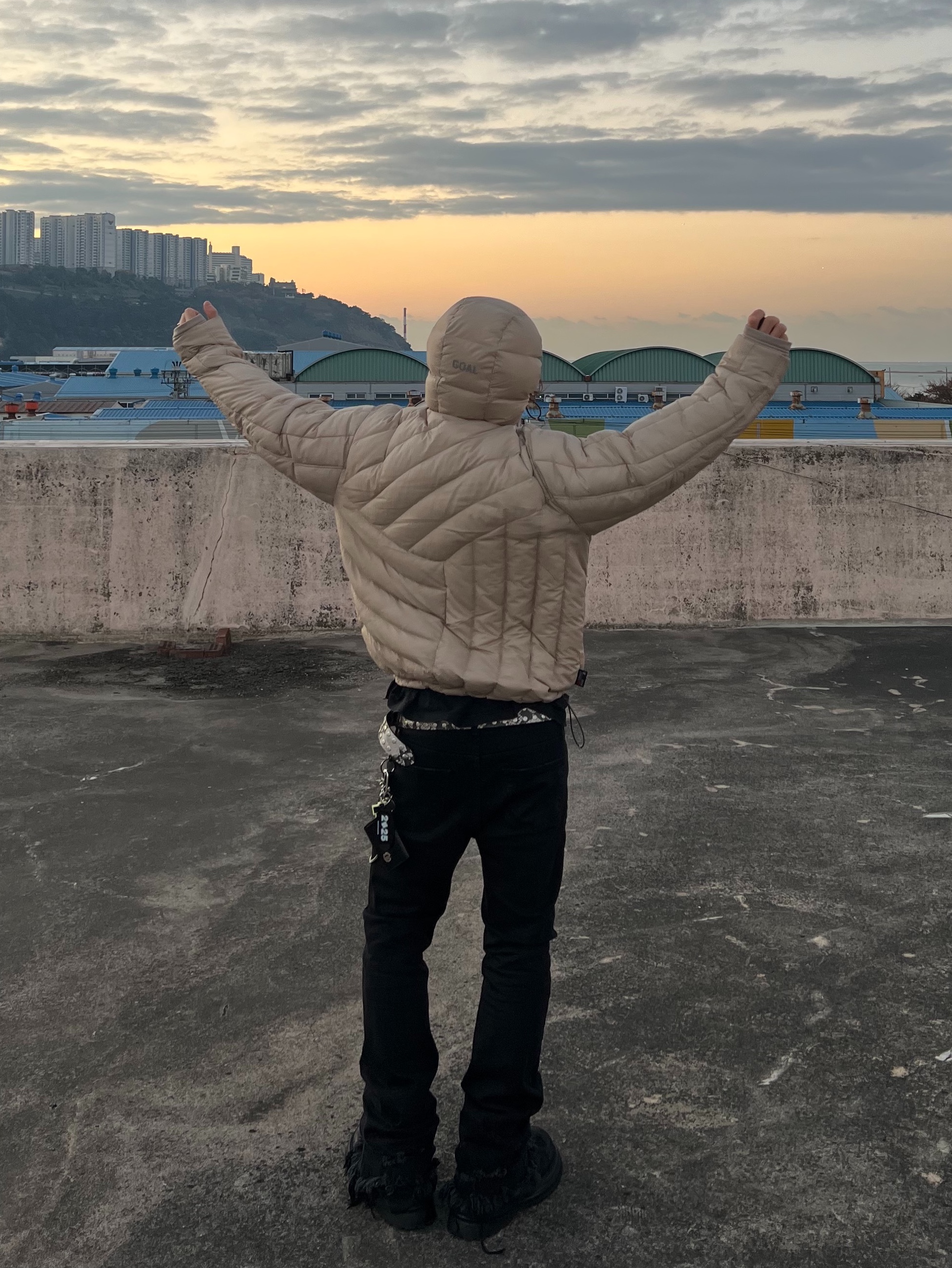Undermycar Crewgu Double Layered Flared Jeans Moonless Night - 23FW 착용 스타일 - 4