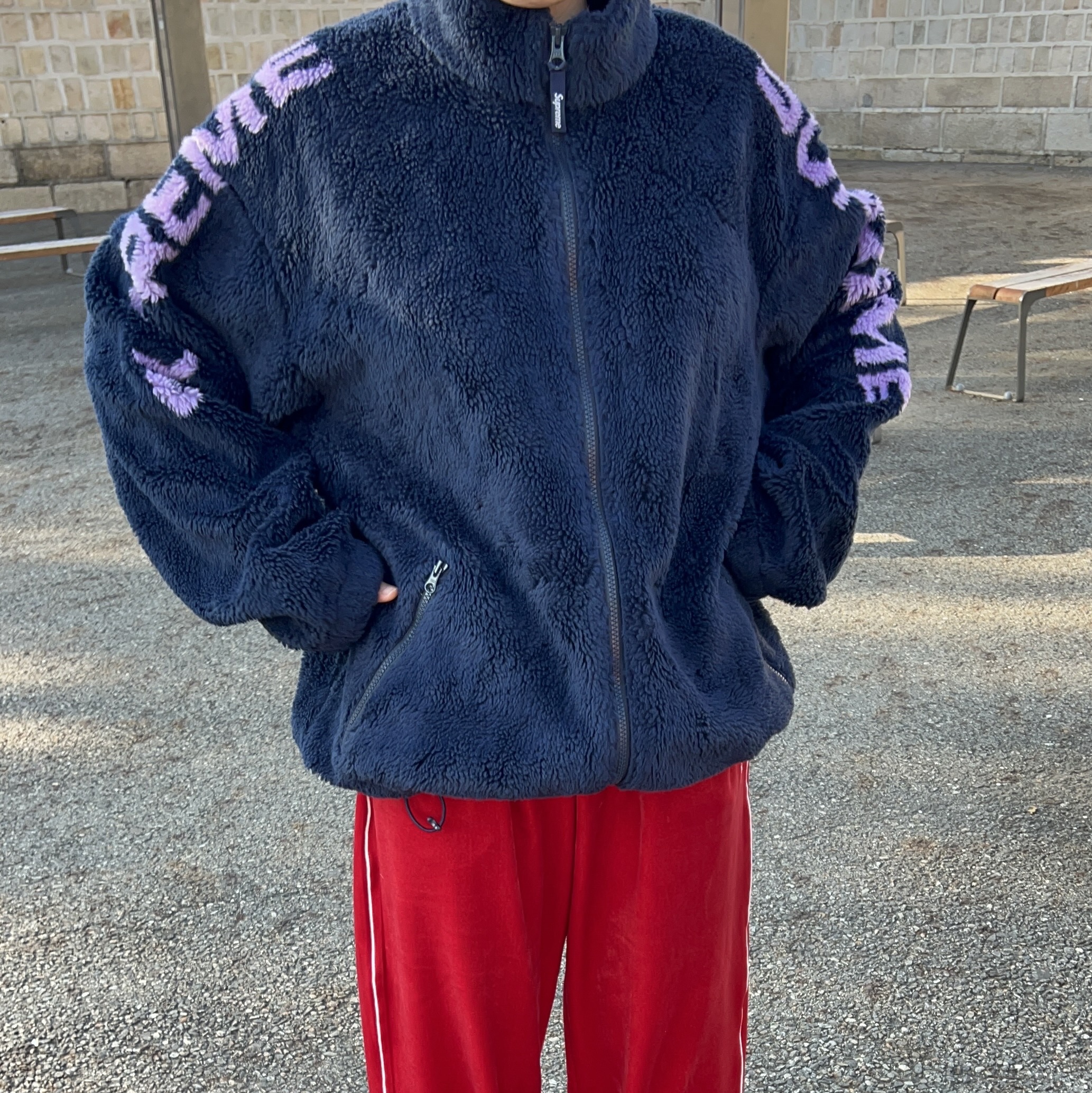 Supreme Shoulder Logo Fleece Jacket Navy - 25SS, Supreme Shoulder Logo Fleece Jacket Black - 25SS 착용 스타일 - 2