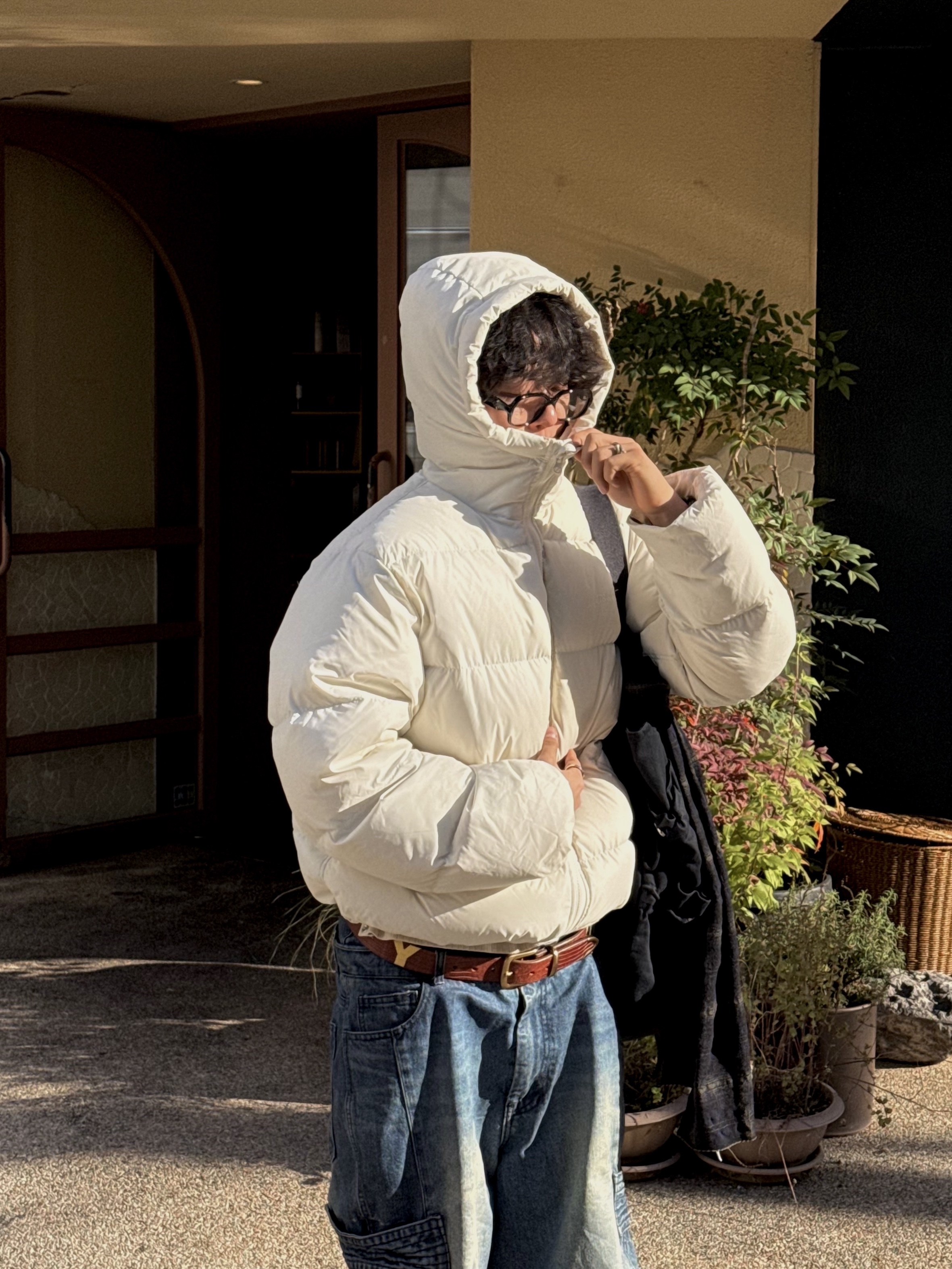 QT8 GARMENTS Duck Down Heavyweight Hoodie Jacket Cream 착용 스타일 - 1