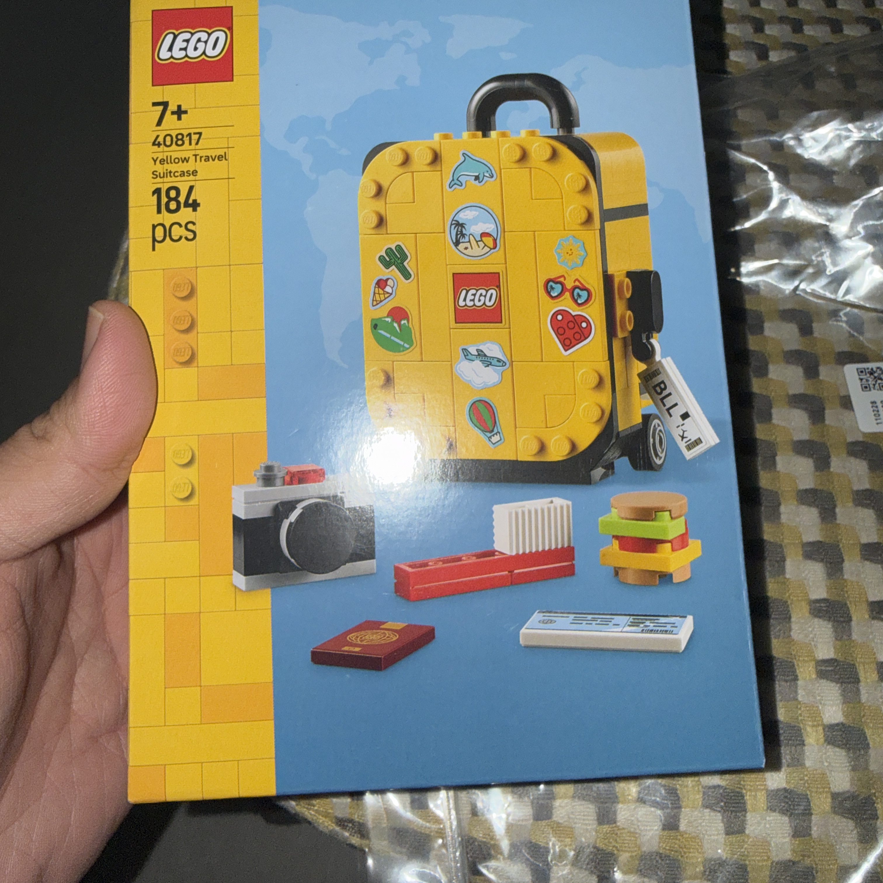 Lego Yellow Suitcase 착용 스타일 - 2