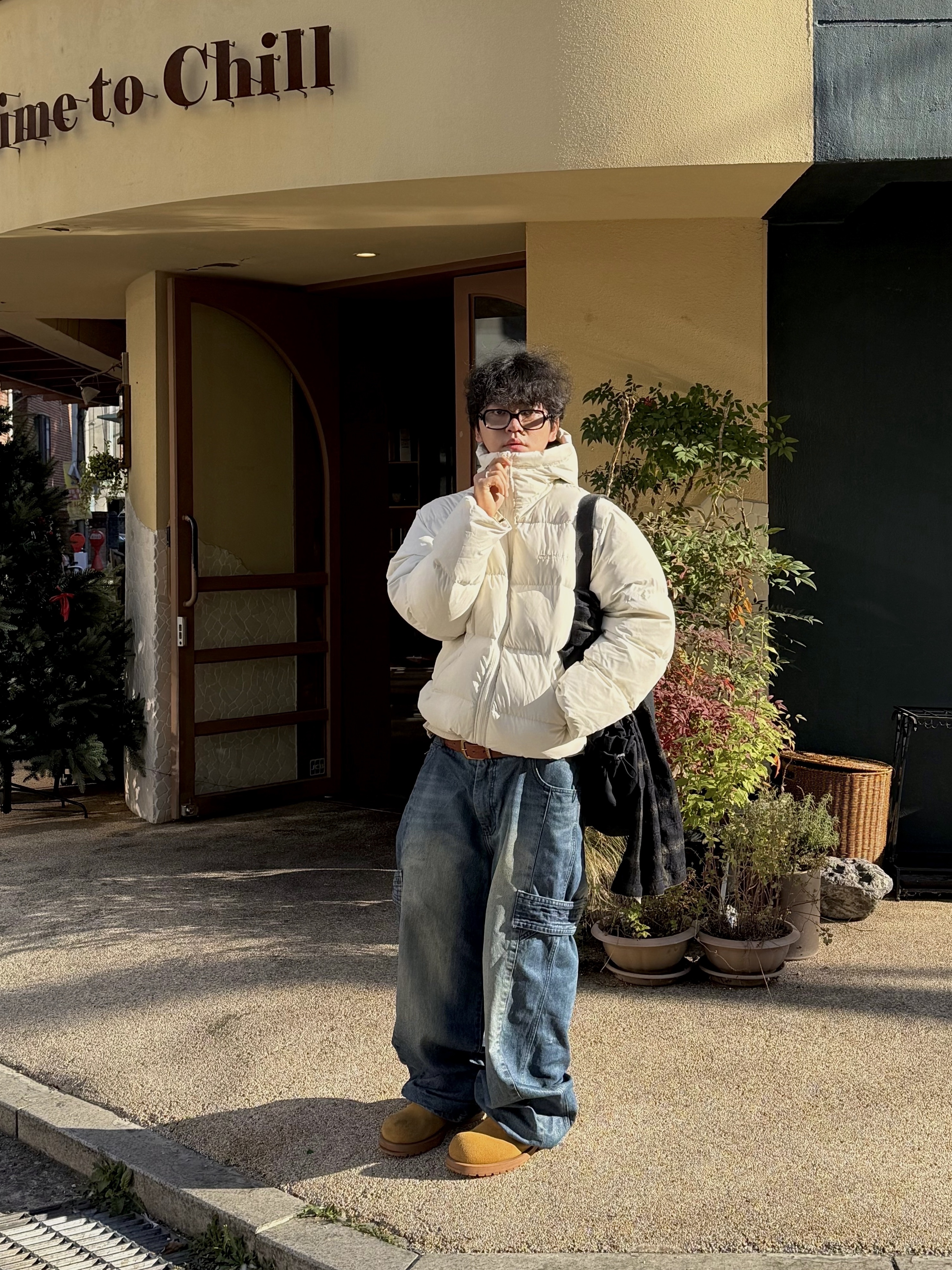 QT8 GARMENTS Duck Down Heavyweight Hoodie Jacket Cream 착용 스타일 - 2