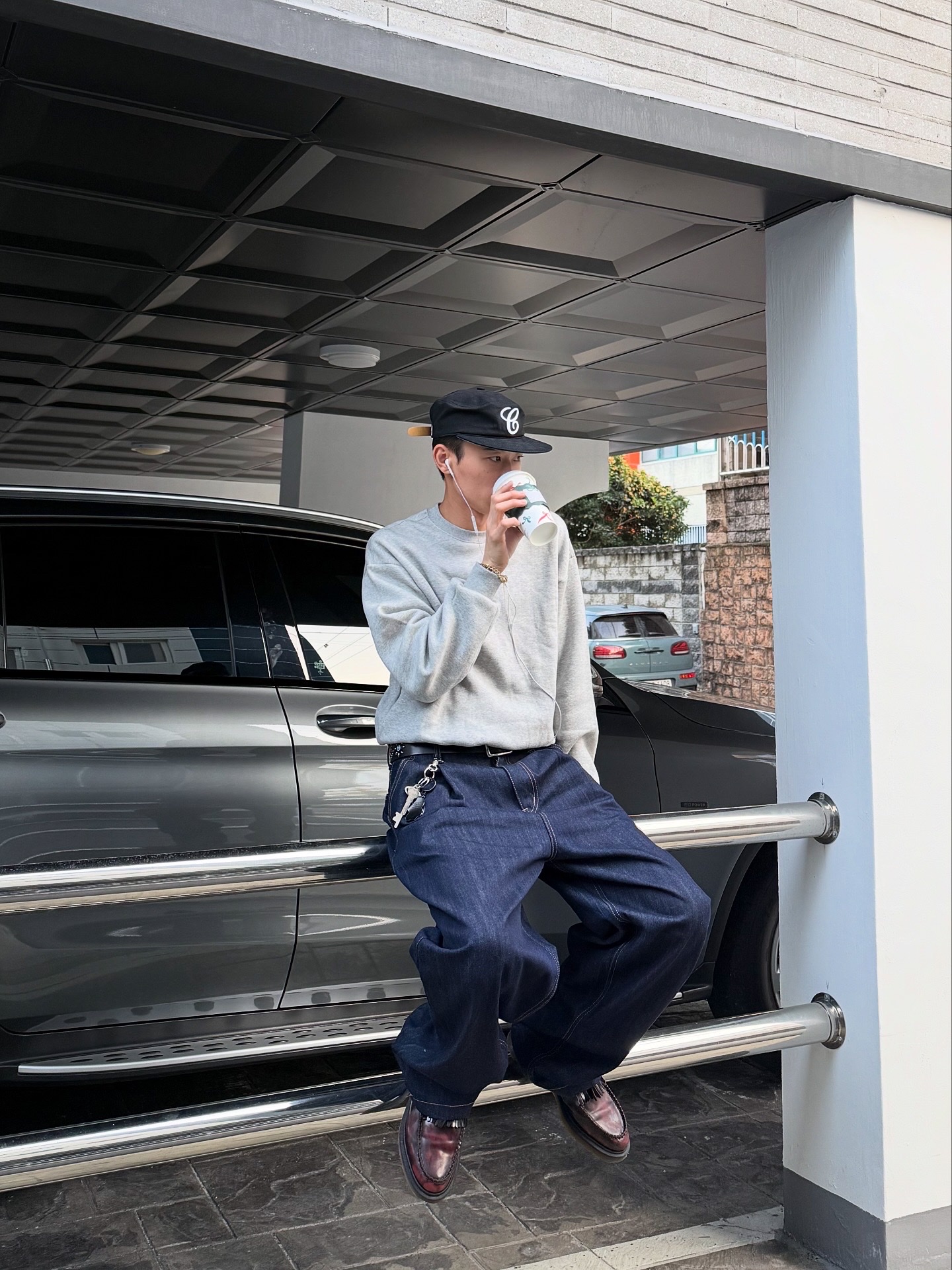 Dr. Martens Adrian Arcadia Leather Loafers Cherry Red 착용 스타일 - 2
