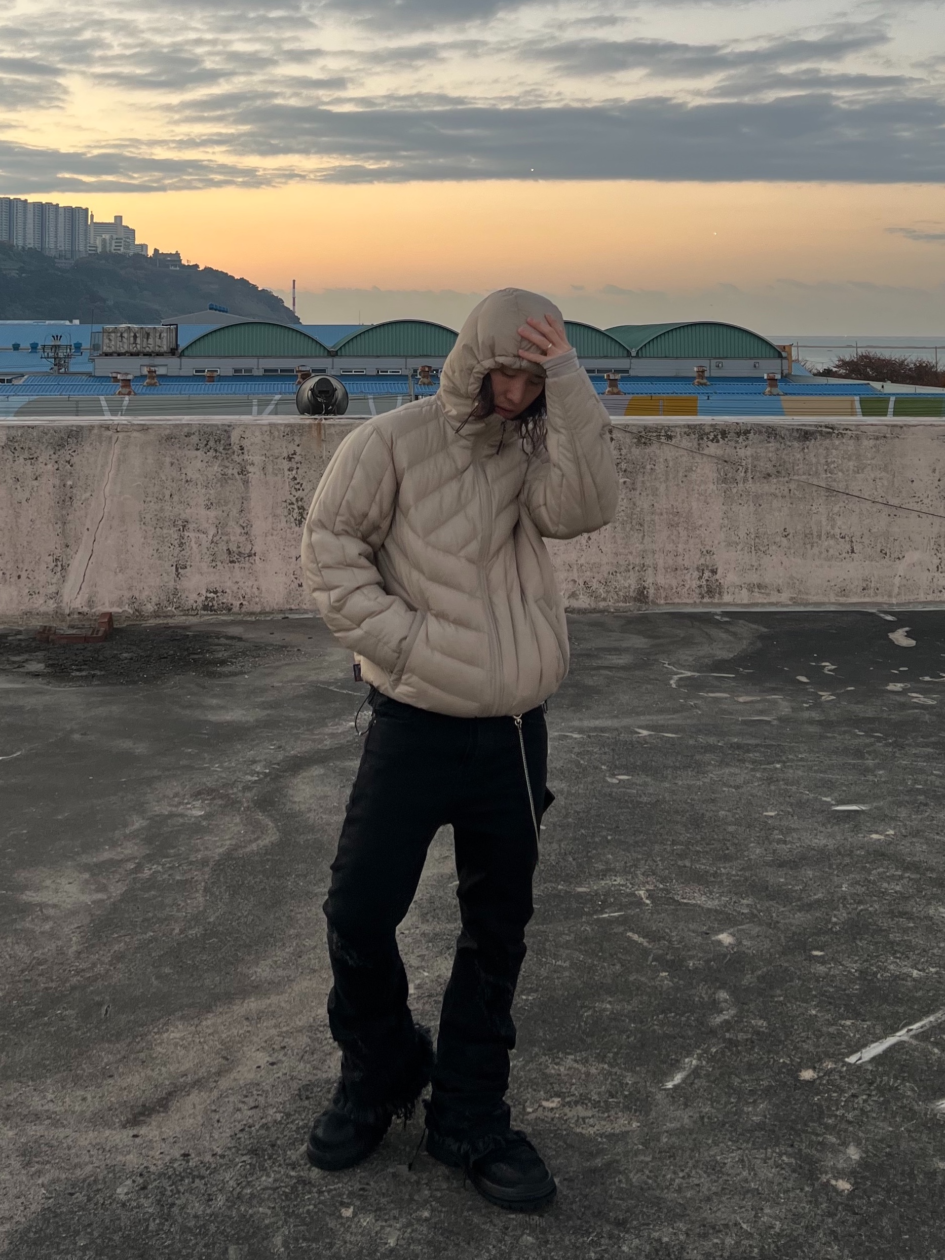 Undermycar Crewgu Double Layered Flared Jeans Moonless Night - 23FW 착용 스타일 - 3