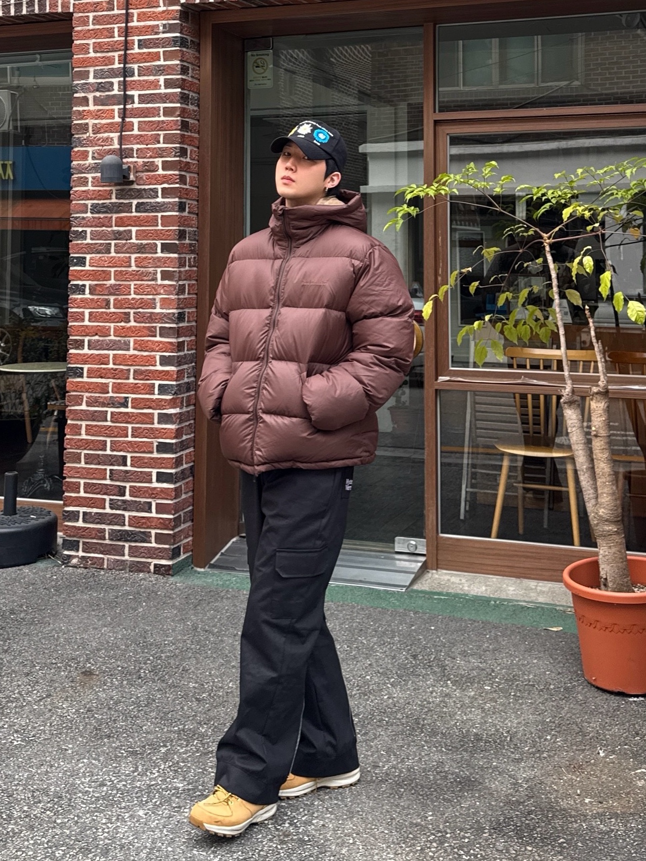QT8 GARMENTS Duck Down Heavyweight Hoodie Jacket Brown 착용 스타일 - 4