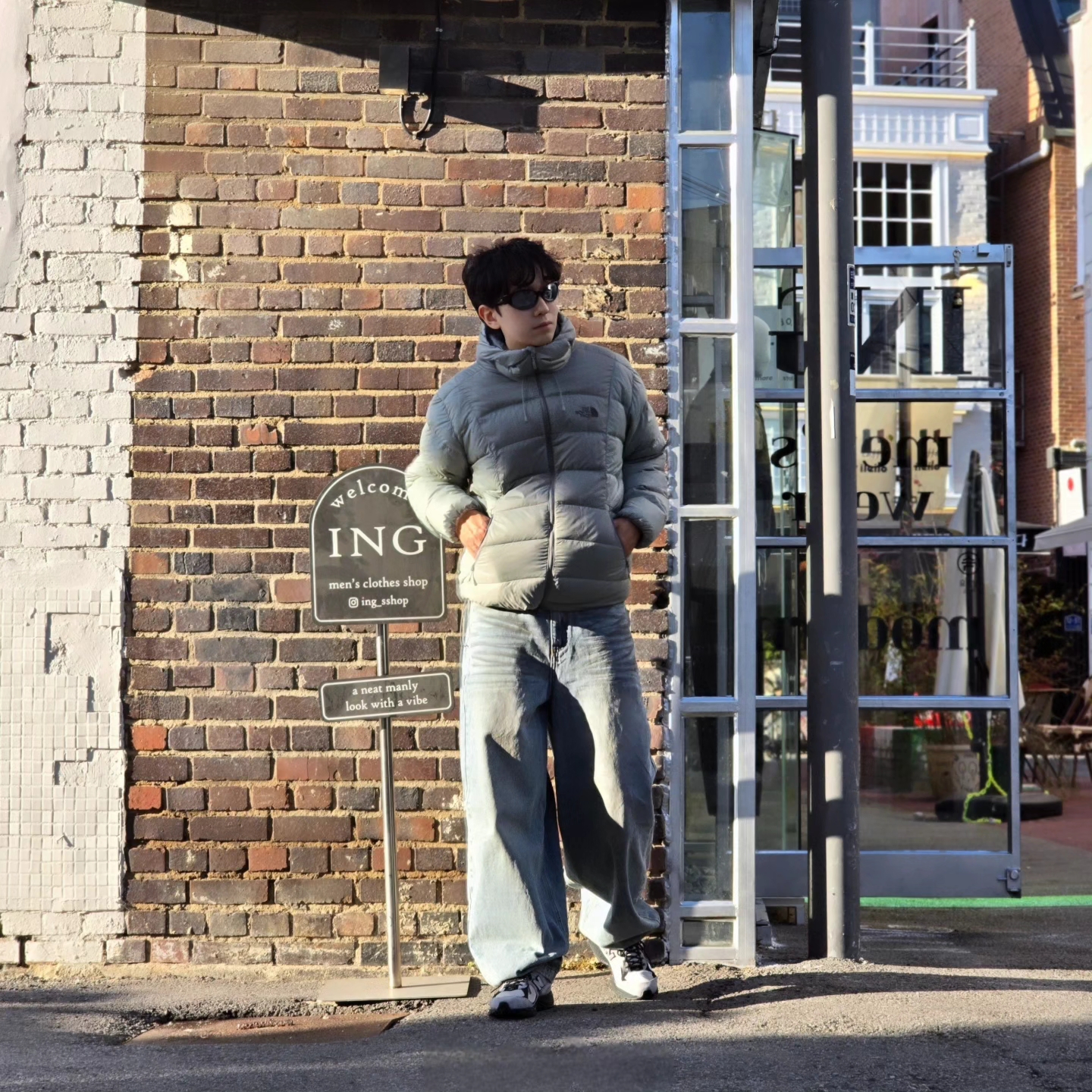 The North Face Ruta Down Jacket Light Khaki - 25SS, New Balance 2002R Grey Black 착용 스타일 - 3