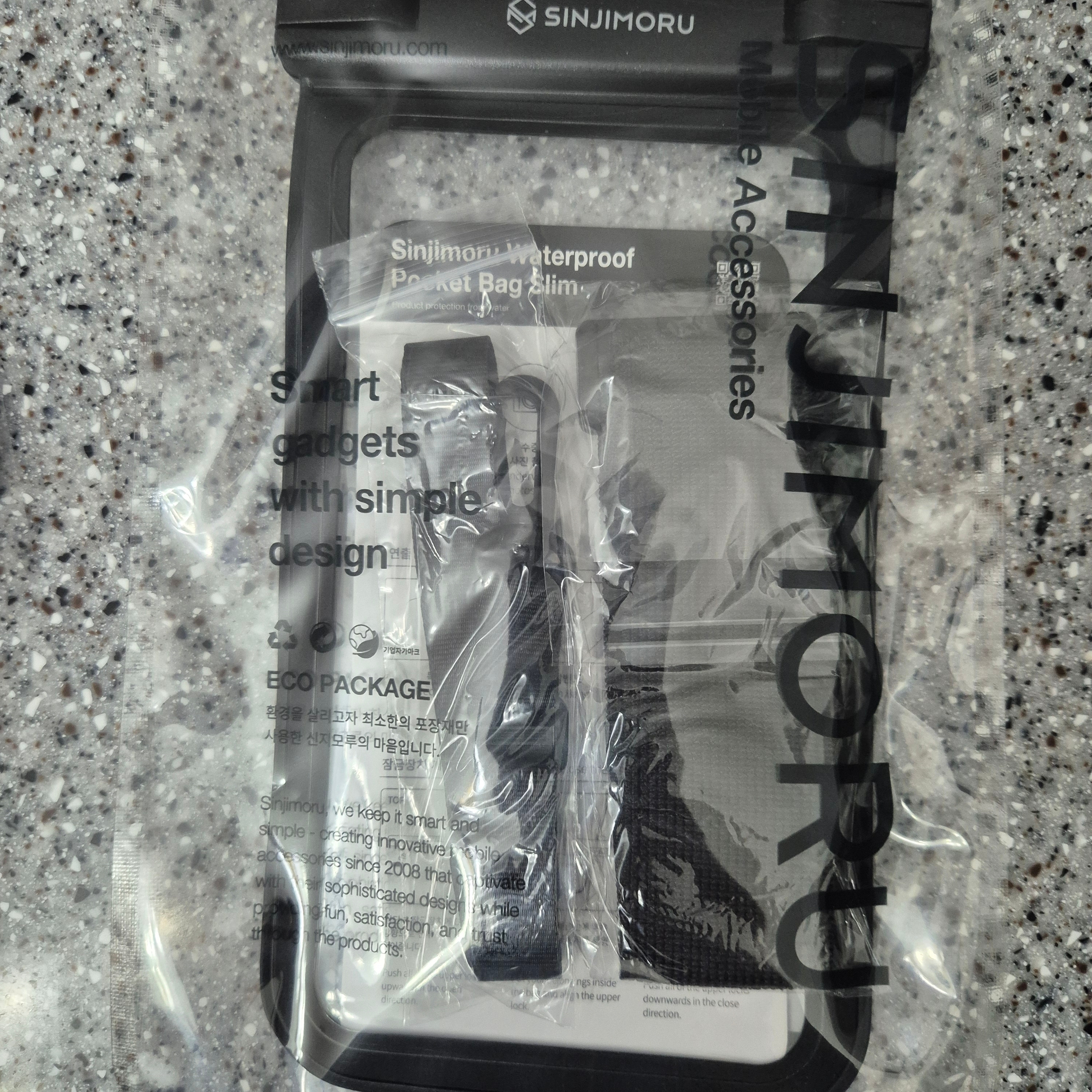 SINJIMORU IPX8 Slim Waterproof Pocket Bag Black 착용 스타일