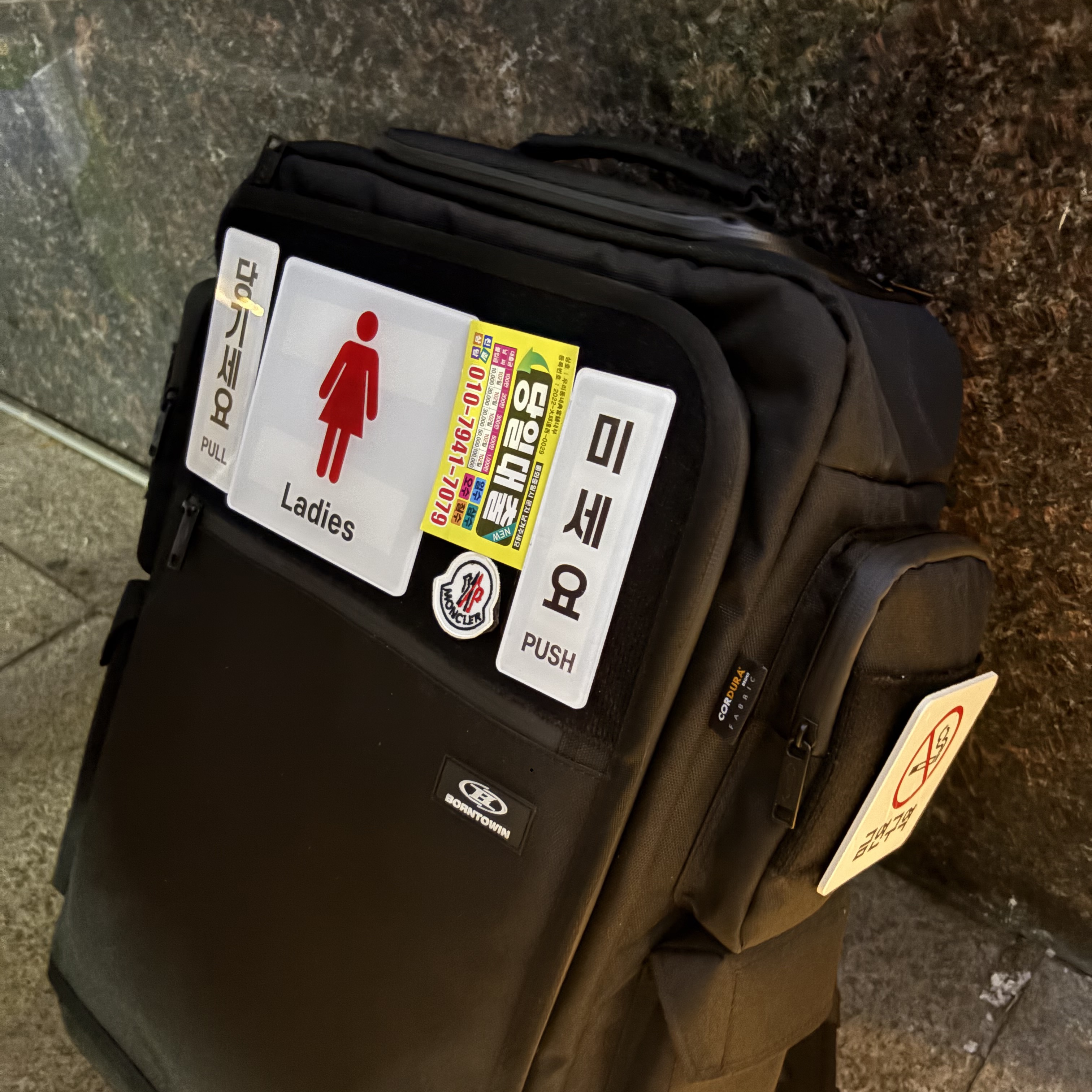 BORN TO WIN B2 Backpack Patch Ver Black 착용 스타일