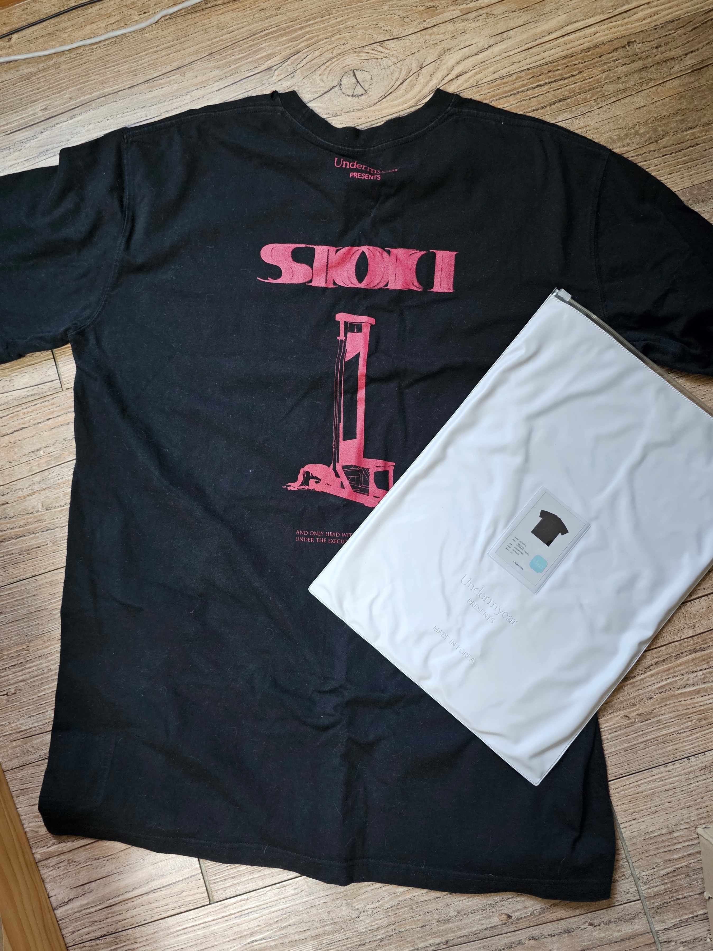 Undermycar Sioki Louisette T-Shirt Ox Blood - 22SS 착용 스타일