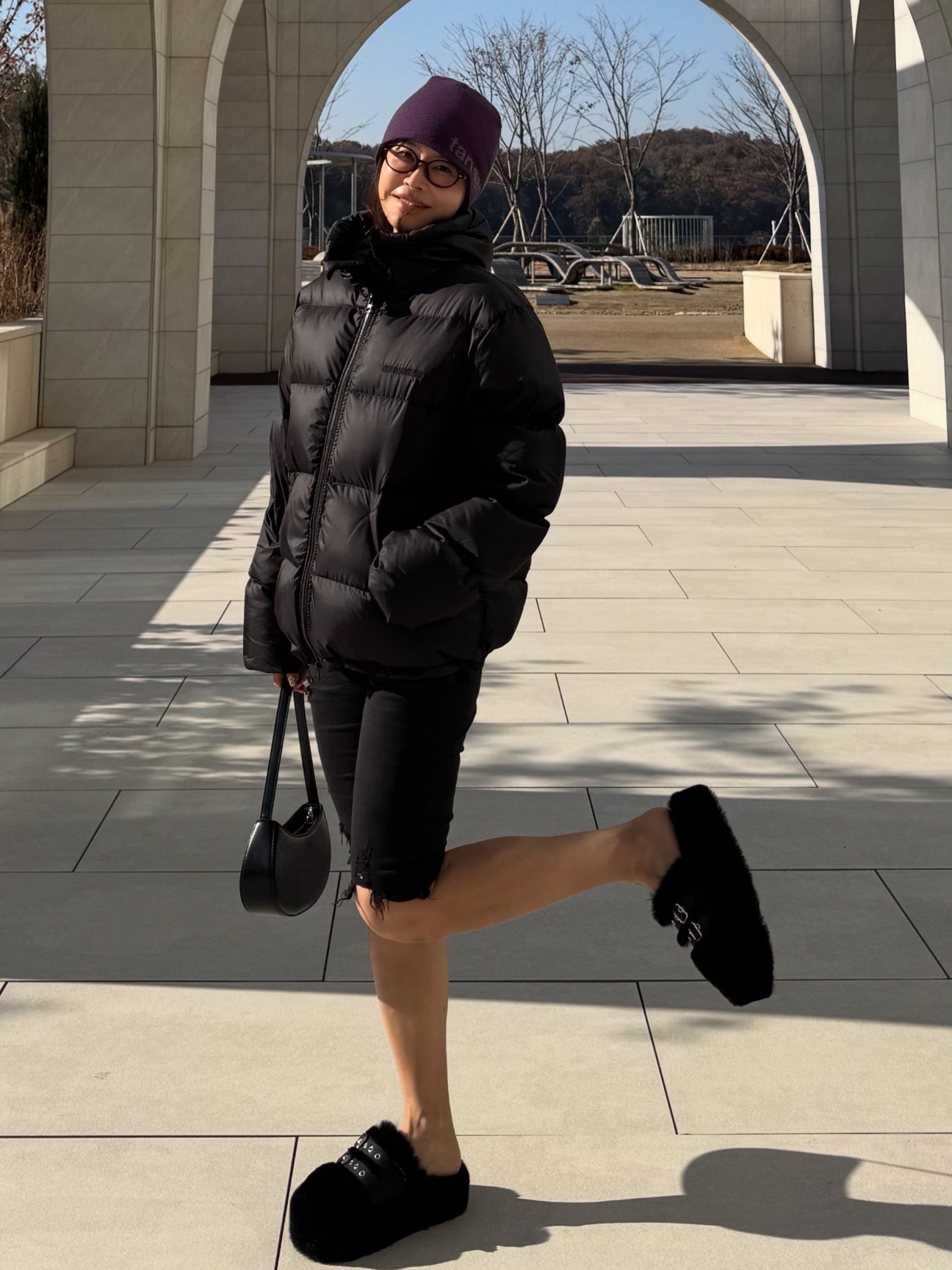 QT8 GARMENTS Duck Down Heavyweight Hoodie Jacket Black 착용 스타일 - 4