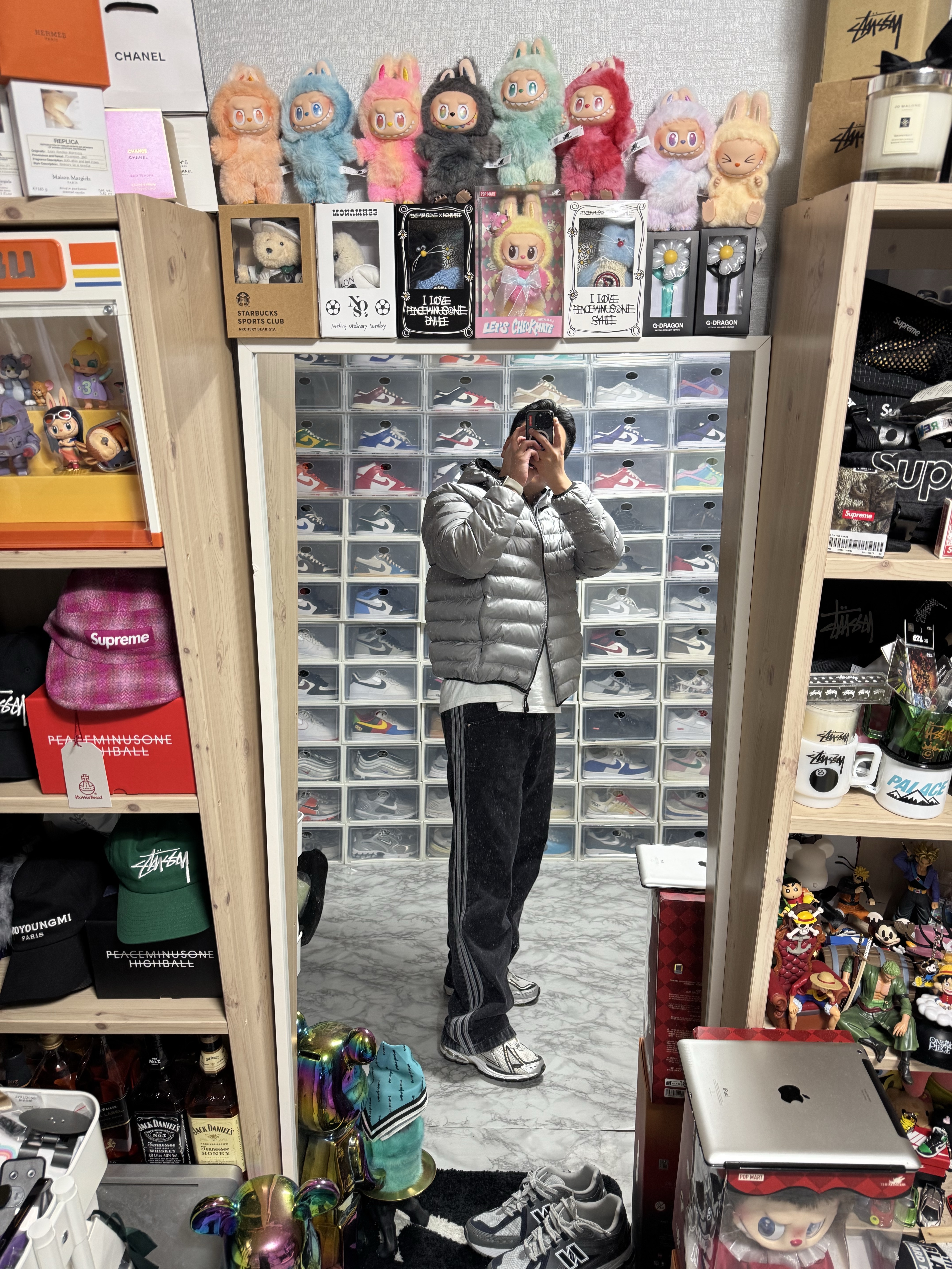 Adidas Adicolor Denim Firebird Pants True Black Denim - KR Sizing, New Balance 1906R White Gold 착용 스타일 - 1