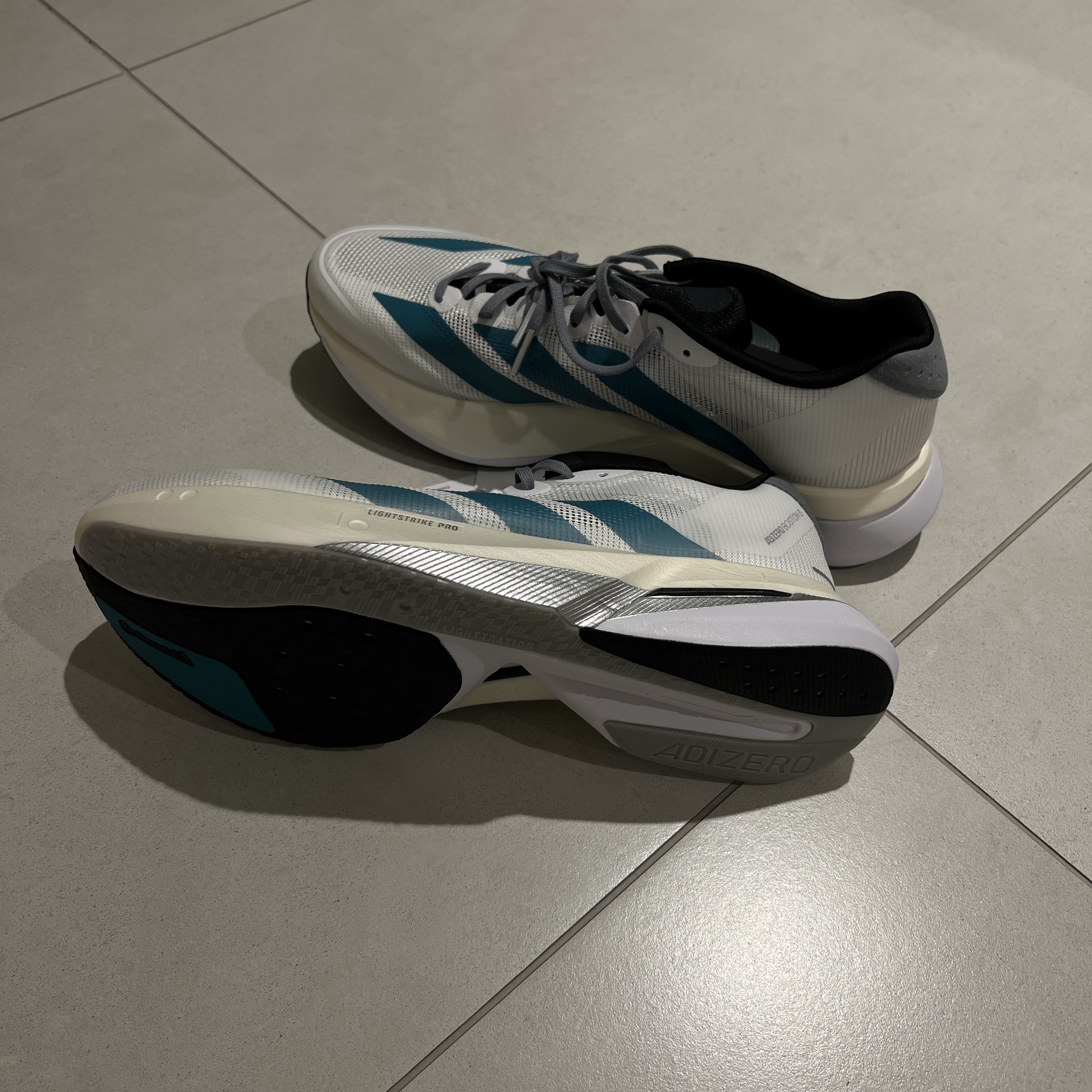 Adidas Adizero Boston 13 Cloud White Pure Teal 착용 스타일