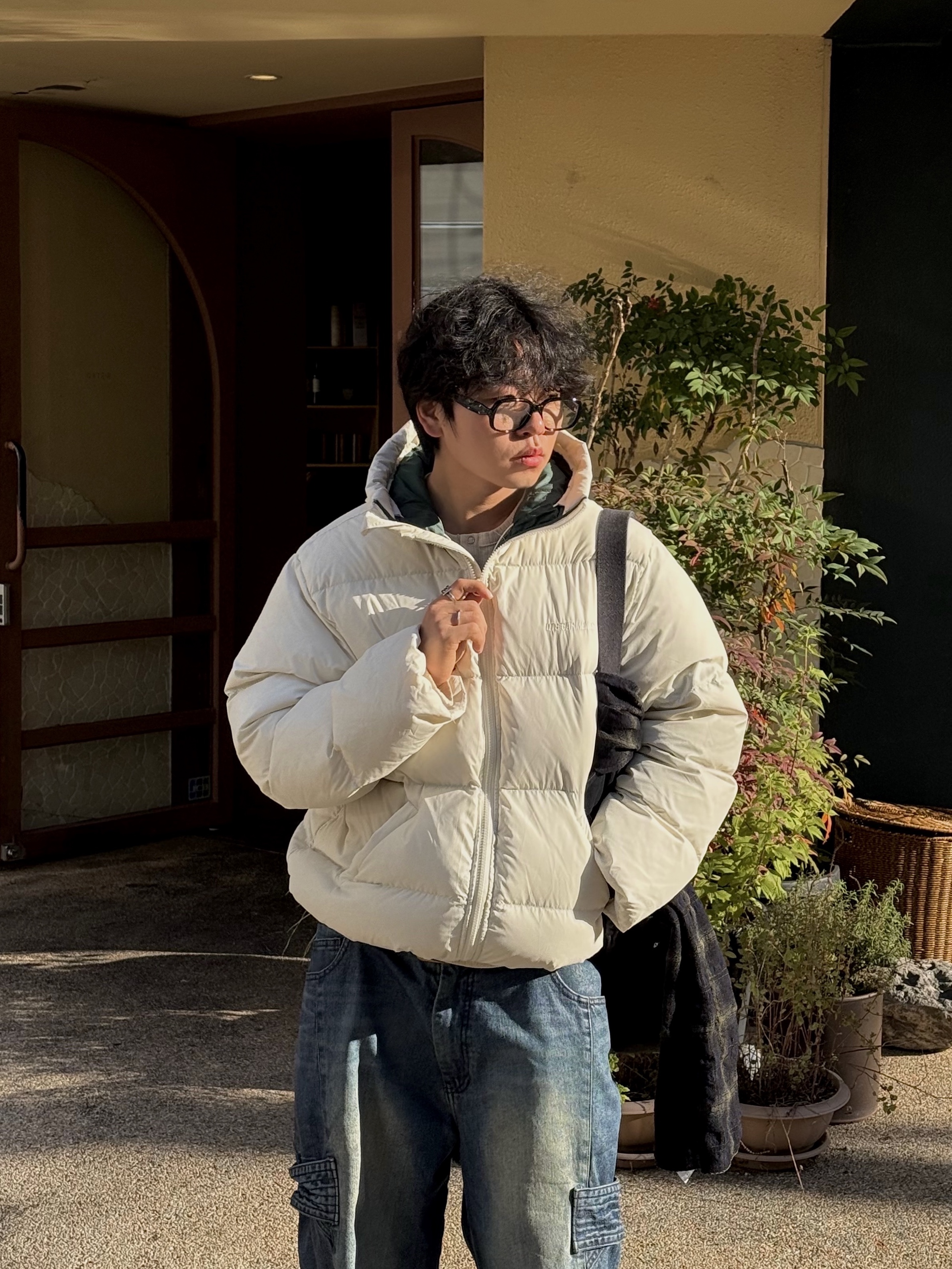 QT8 GARMENTS Duck Down Heavyweight Hoodie Jacket Cream 착용 스타일 - 4