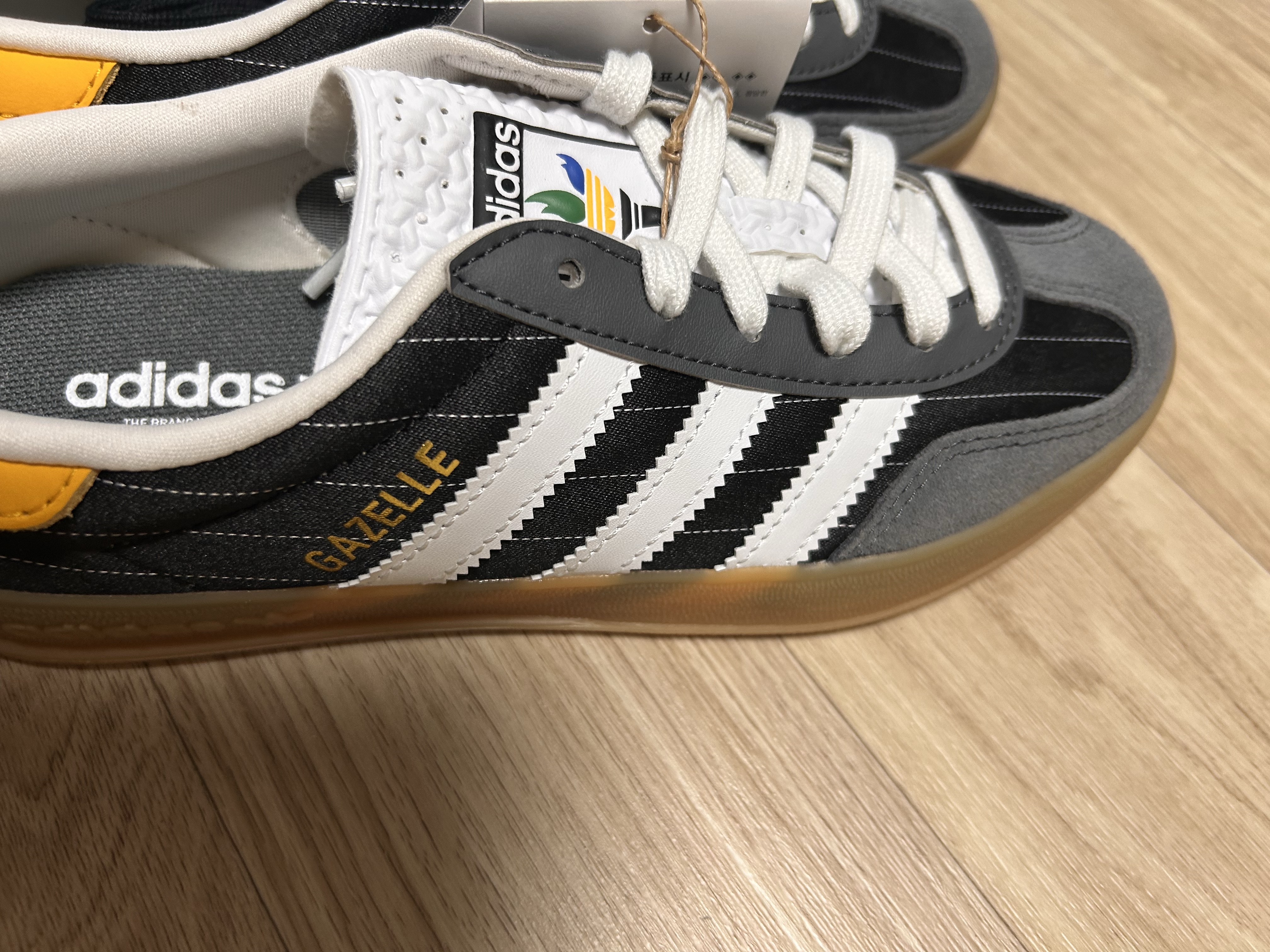 Adidas Gazelle Indoor Core Black Cloud White 착용 스타일