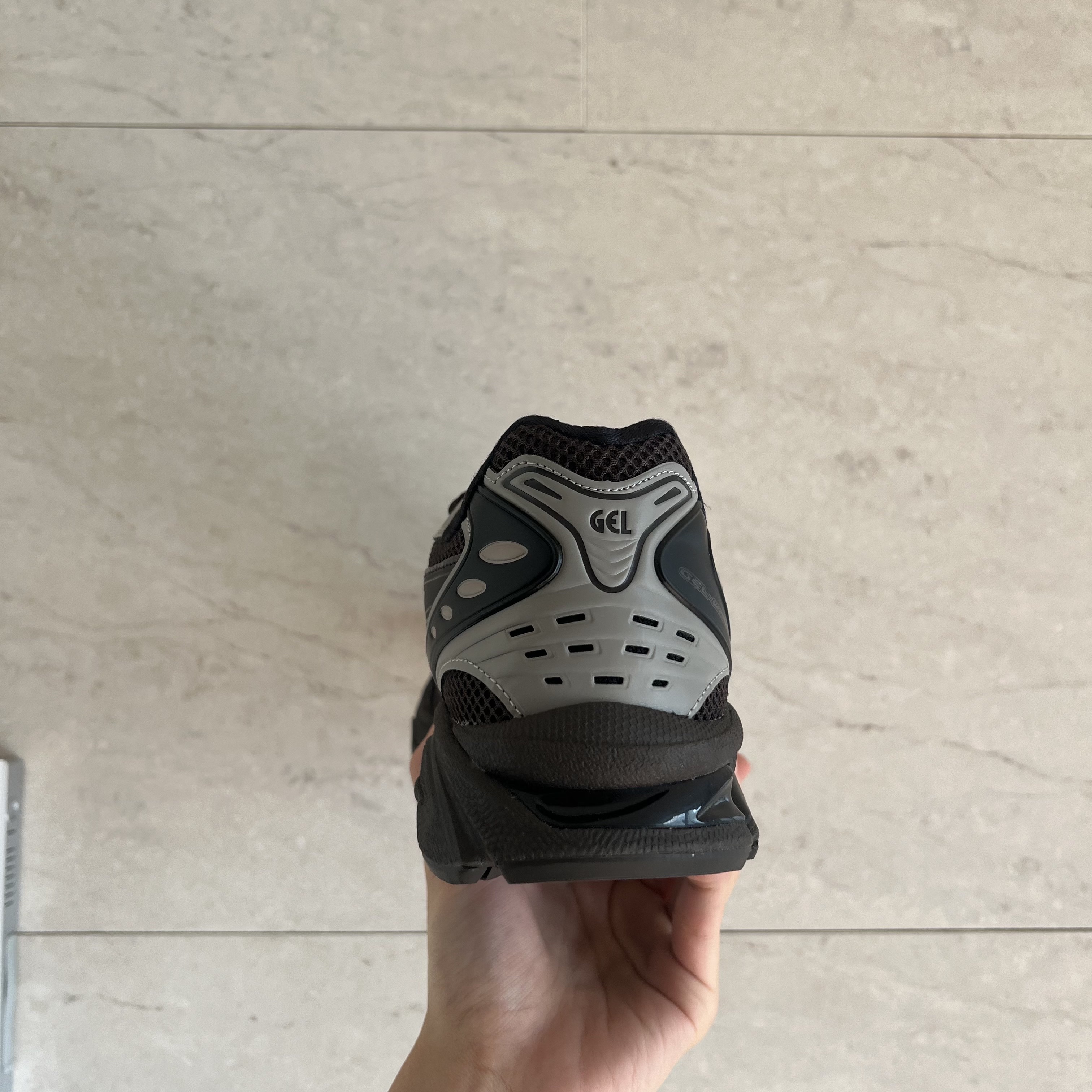 Asics x Atmos x Undermycar Gel-Kayano 14 Pepper Black 착용 스타일 - 4