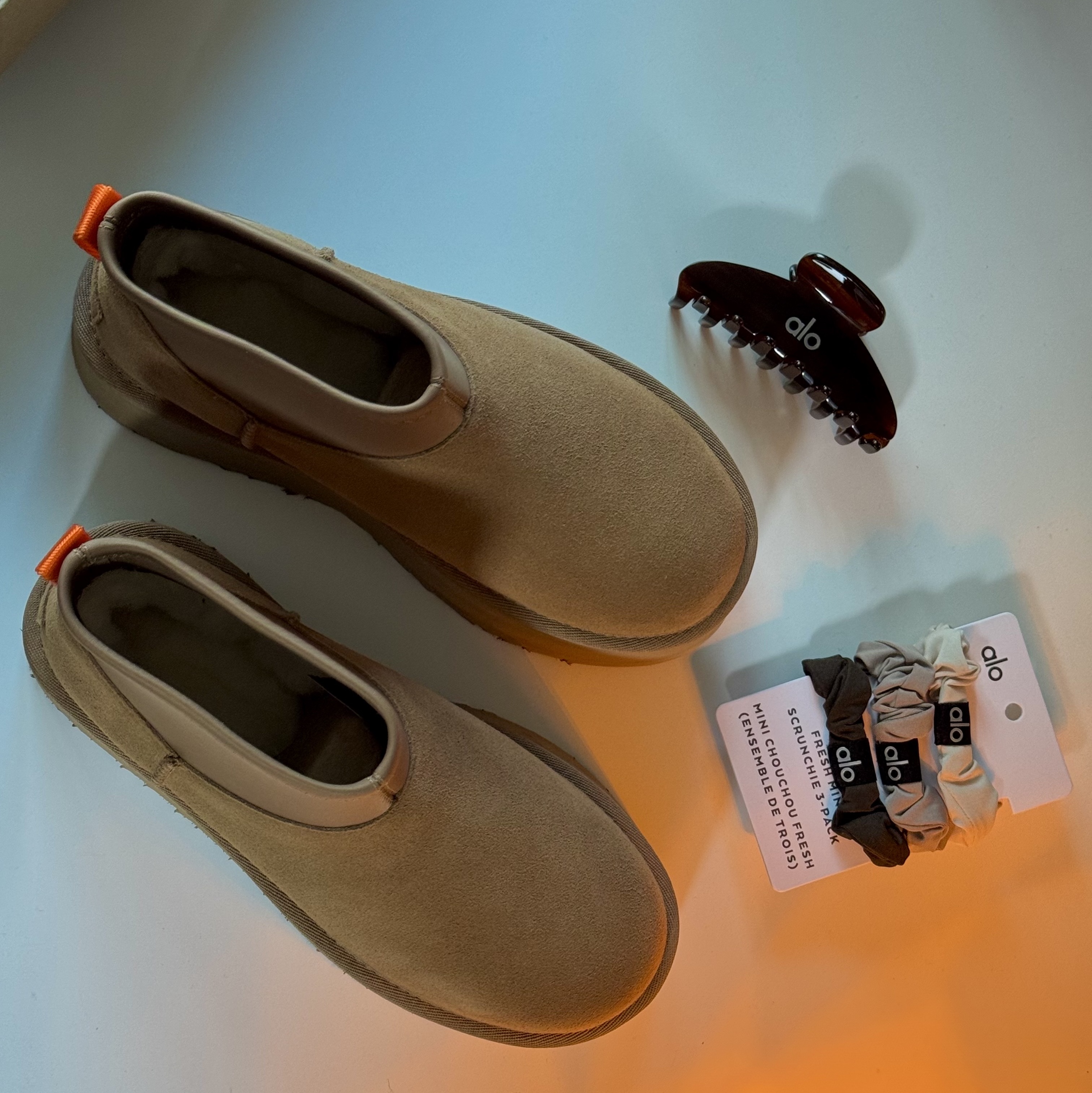 (W) UGG Mini Platform Boots Chestnut, (W) UGG Mini Platform Boots Black 착용 스타일 - 2