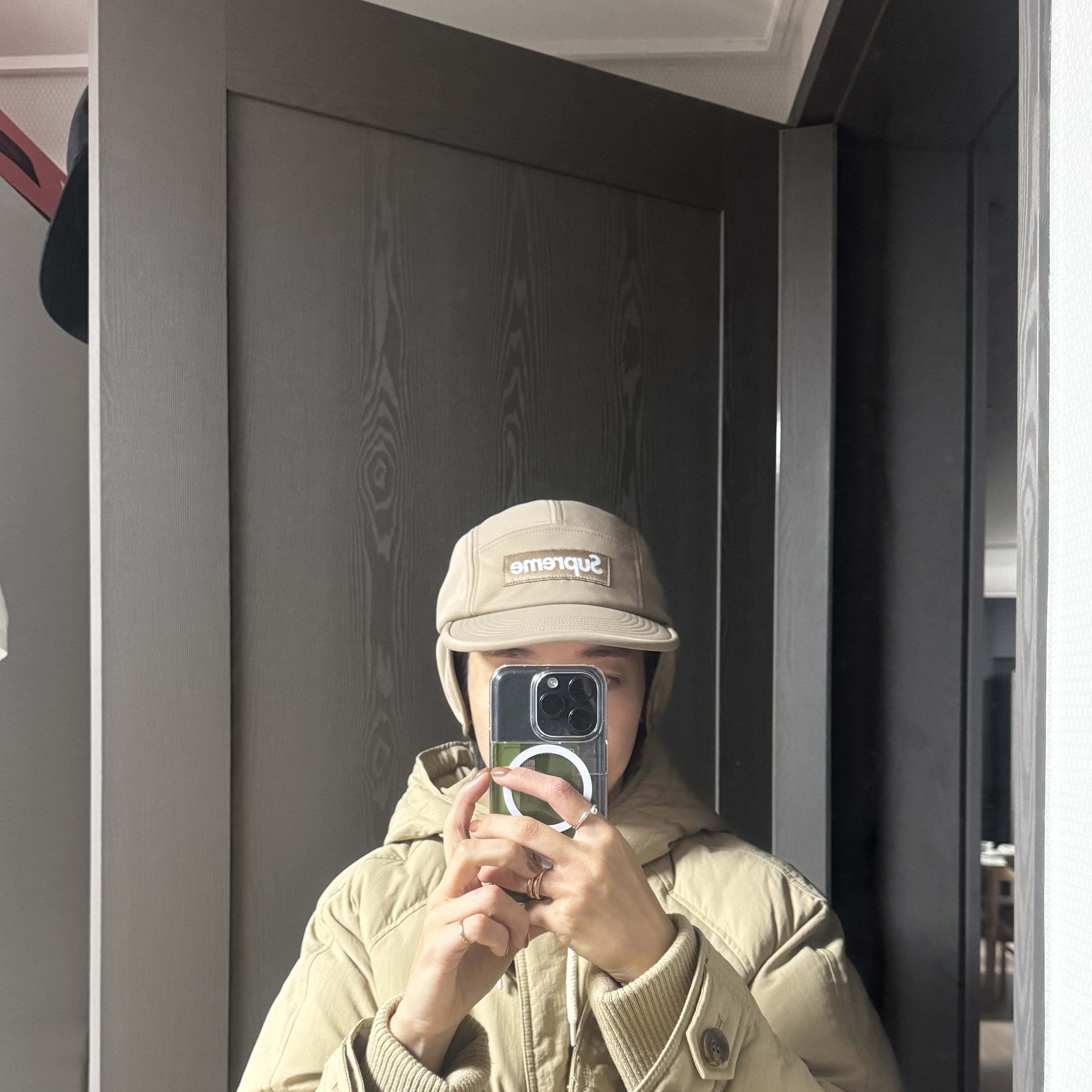 Supreme Windstopper Earflap Camp Cap Taupe - 24FW 착용 스타일