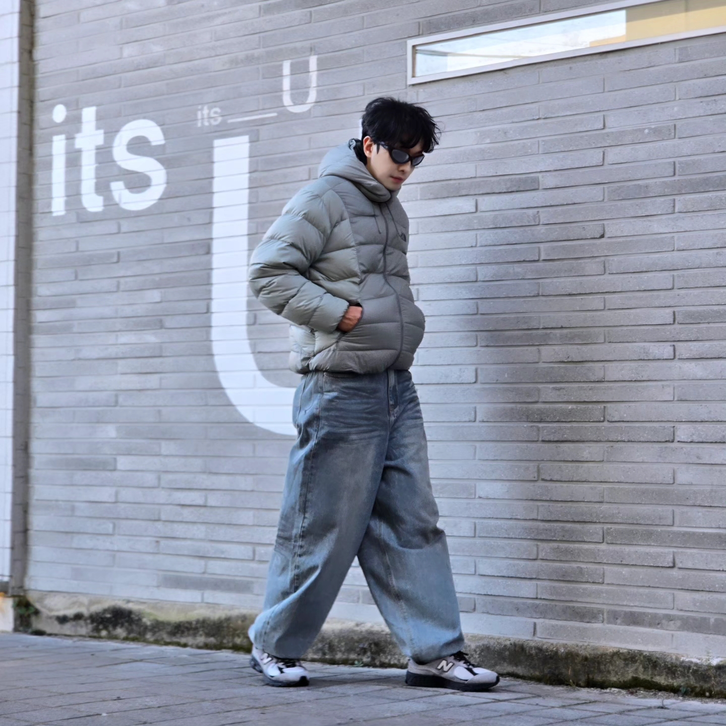 The North Face Ruta Down Jacket Light Khaki - 25SS, New Balance 2002R Grey Black 착용 스타일 - 3