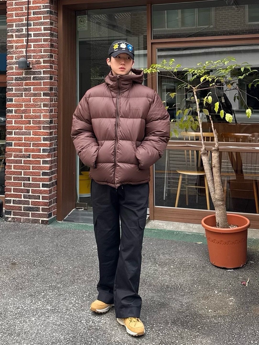 QT8 GARMENTS Duck Down Heavyweight Hoodie Jacket Brown 착용 스타일 - 1
