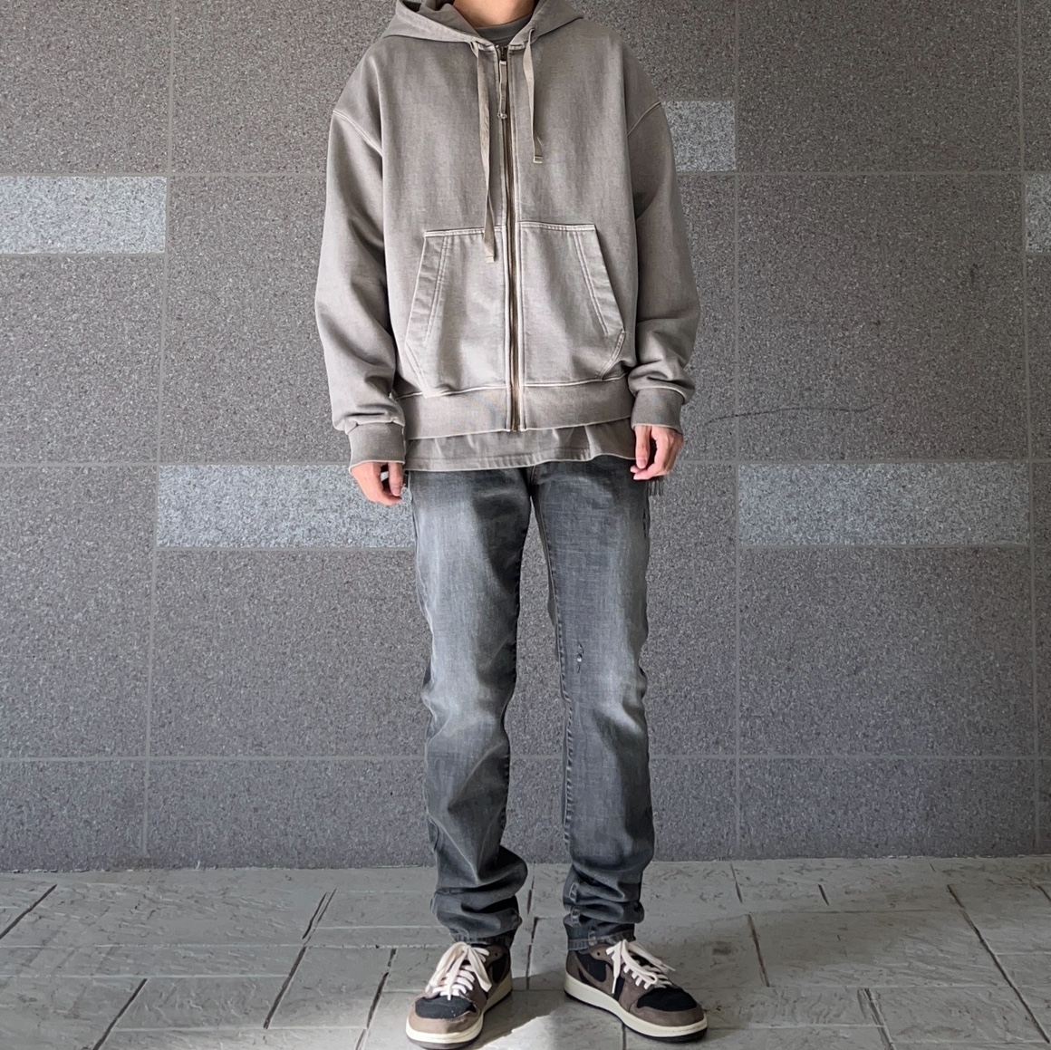 Undermycar Legion.03 Slim Fit Blue Stitch Washed Jeans Washed Gray 착용 스타일