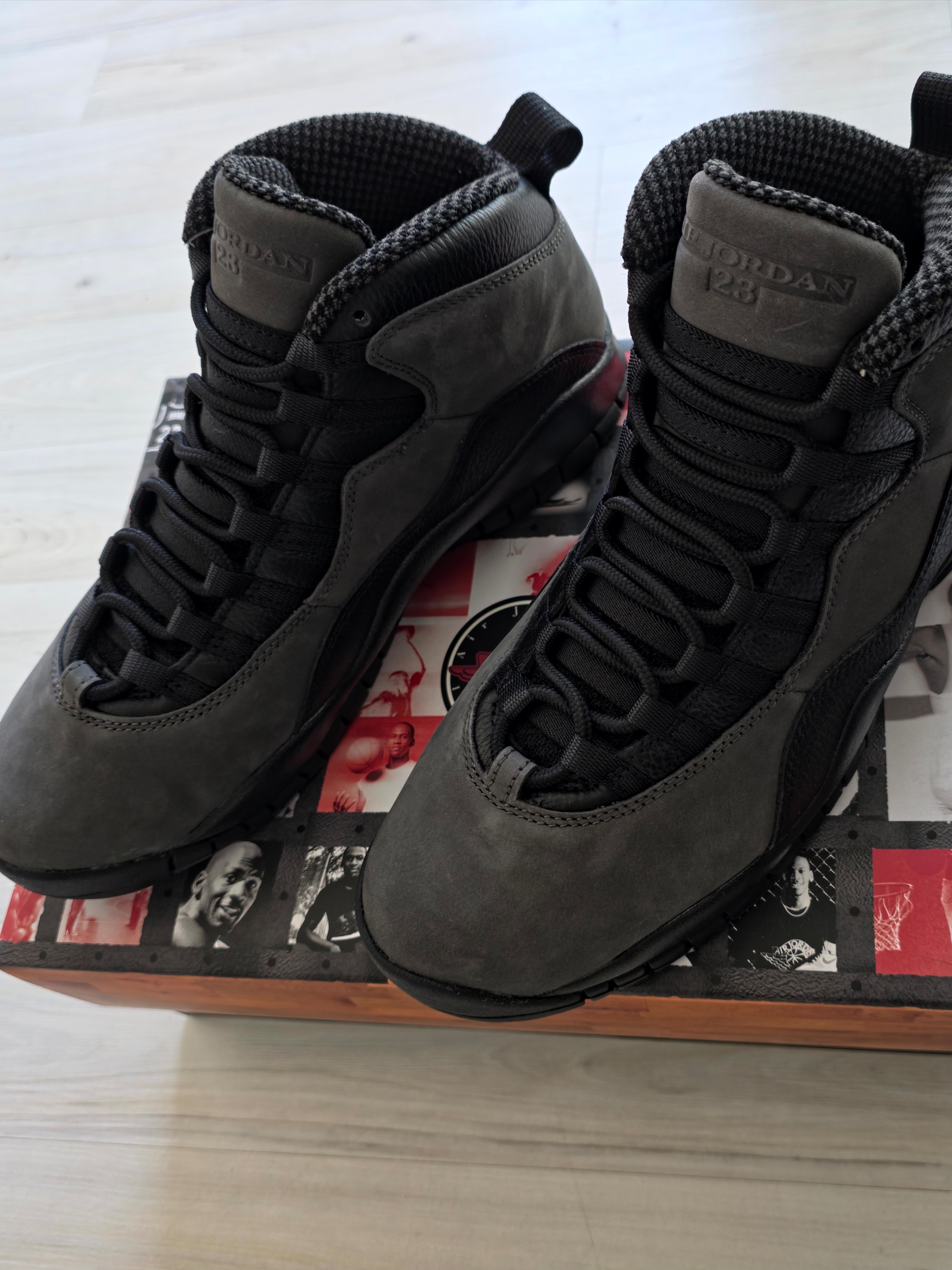 Jordan 10 Retro Shadow Charred Grey and Black, Jordan x J Balvin Hoodie Black - Asia 착용 스타일 - 2