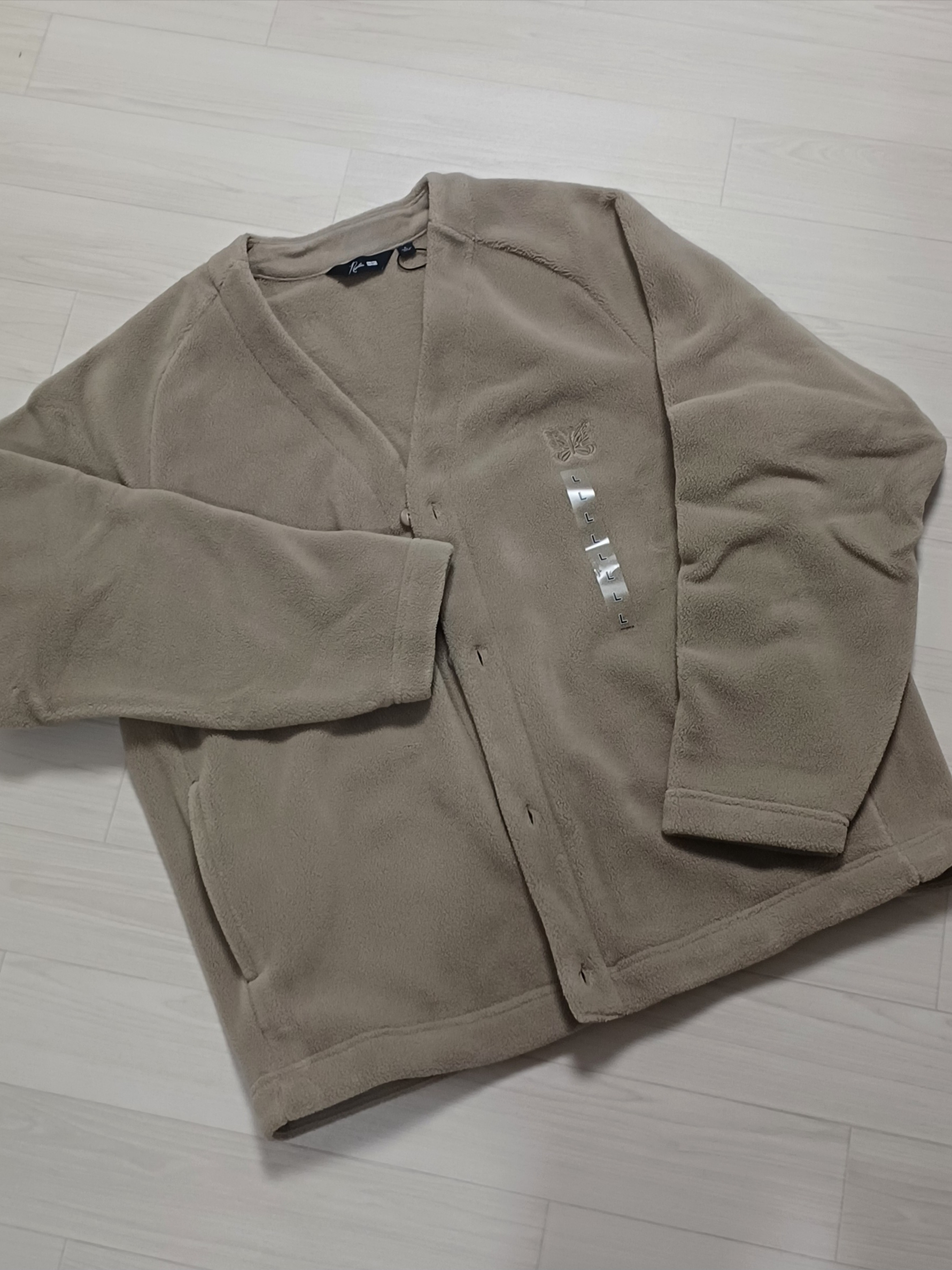 Uniqlo x Needles Fleece Oversized Cardigan Beige - KR 착용 스타일