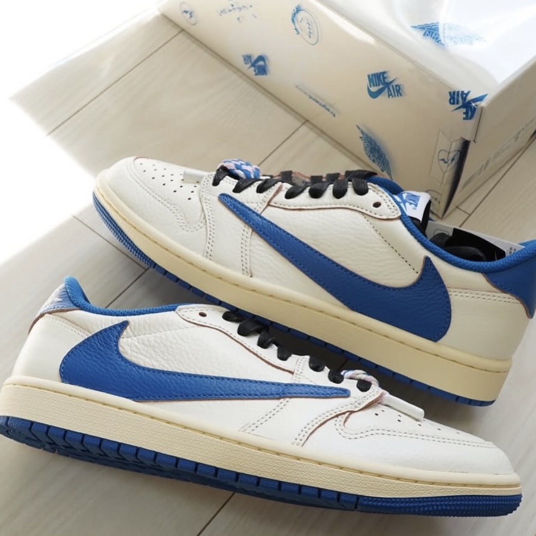 Jordan 1 x Travis Scott x Fragment Retro Low OG SP Sail Military Blue 착용 스타일 - 1