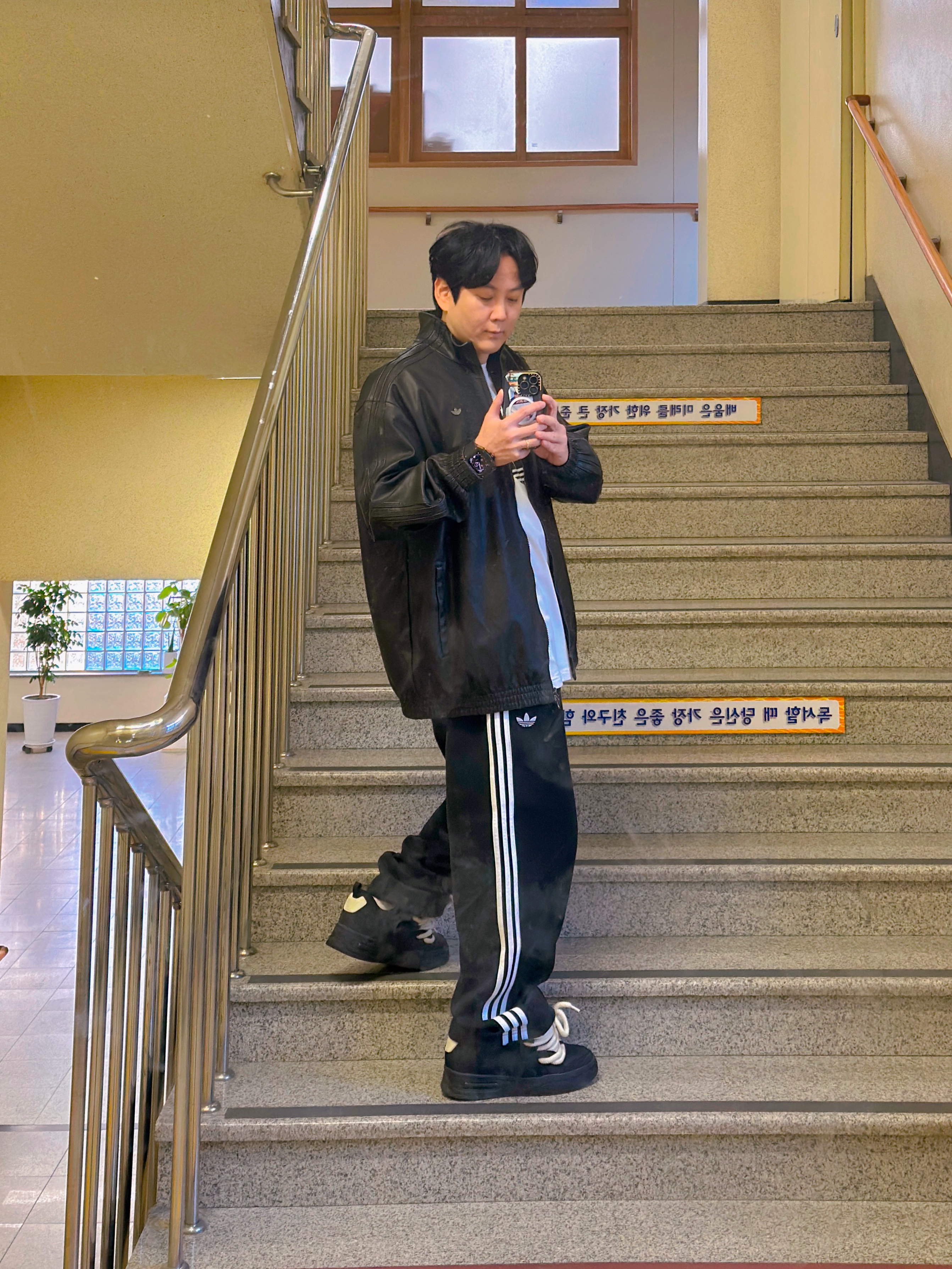 Adidas Adicolor Spacer Baggy Track Pants Black - KR Sizing, Adidas x BAPE T-Shirt White - KR Sizing 착용 스타일 - 2