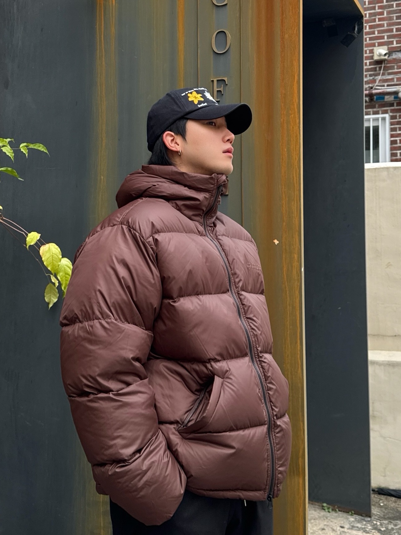 QT8 GARMENTS Duck Down Heavyweight Hoodie Jacket Brown 착용 스타일 - 3
