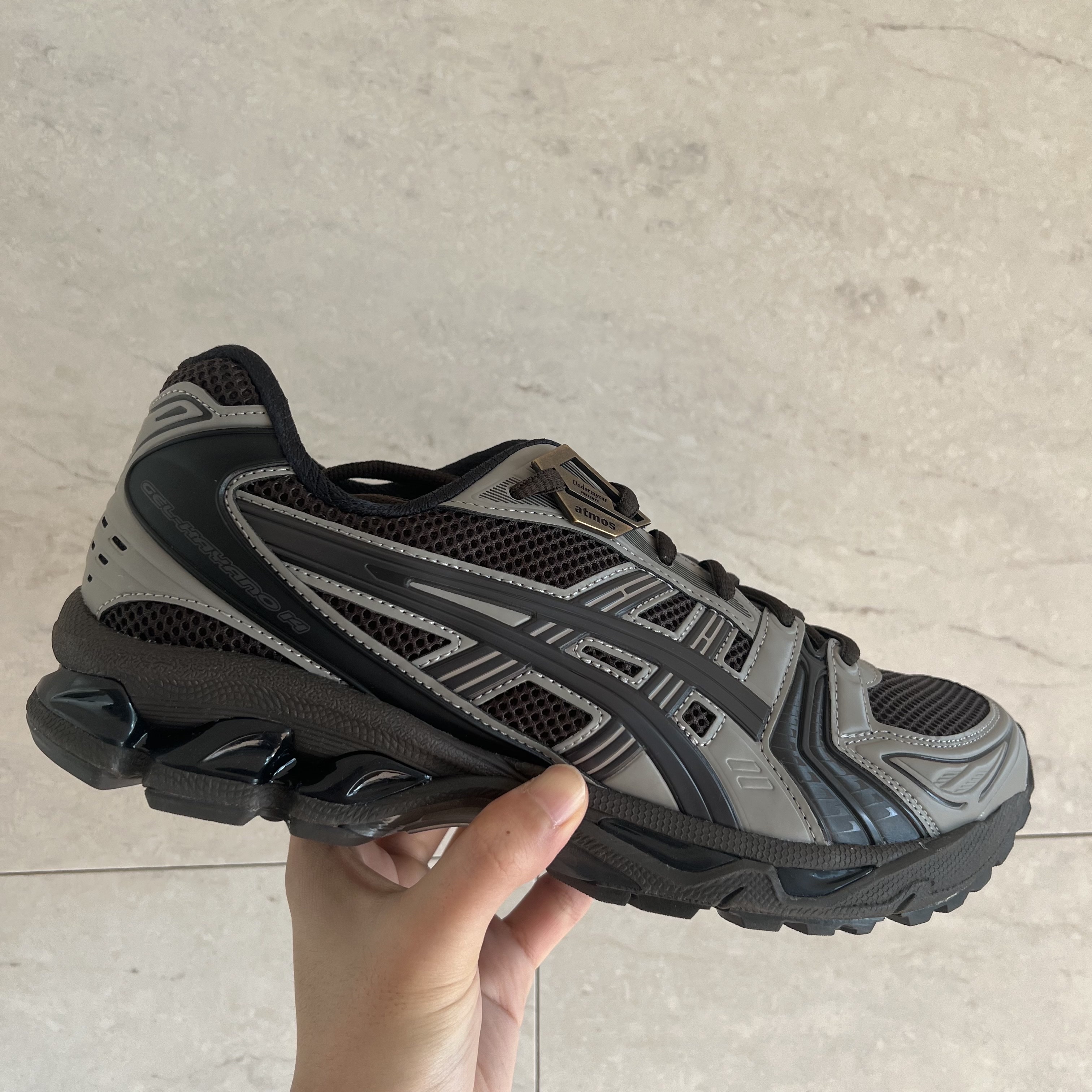 Asics x Atmos x Undermycar Gel-Kayano 14 Pepper Black 착용 스타일 - 1