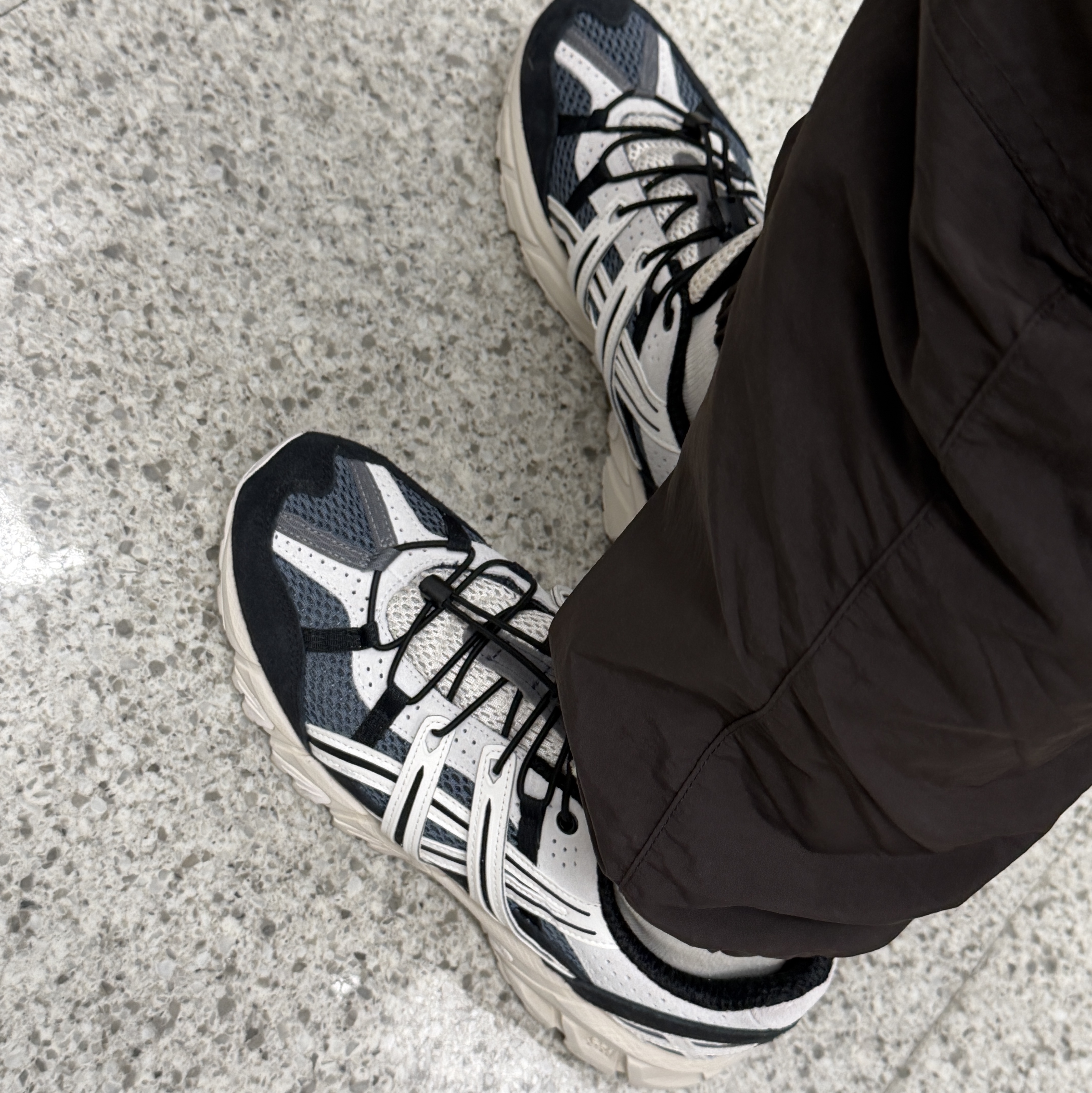 Asics Unlimited Gel-Sonoma 15-50 Carrier Grey White Alyssum 착용 스타일 - 2