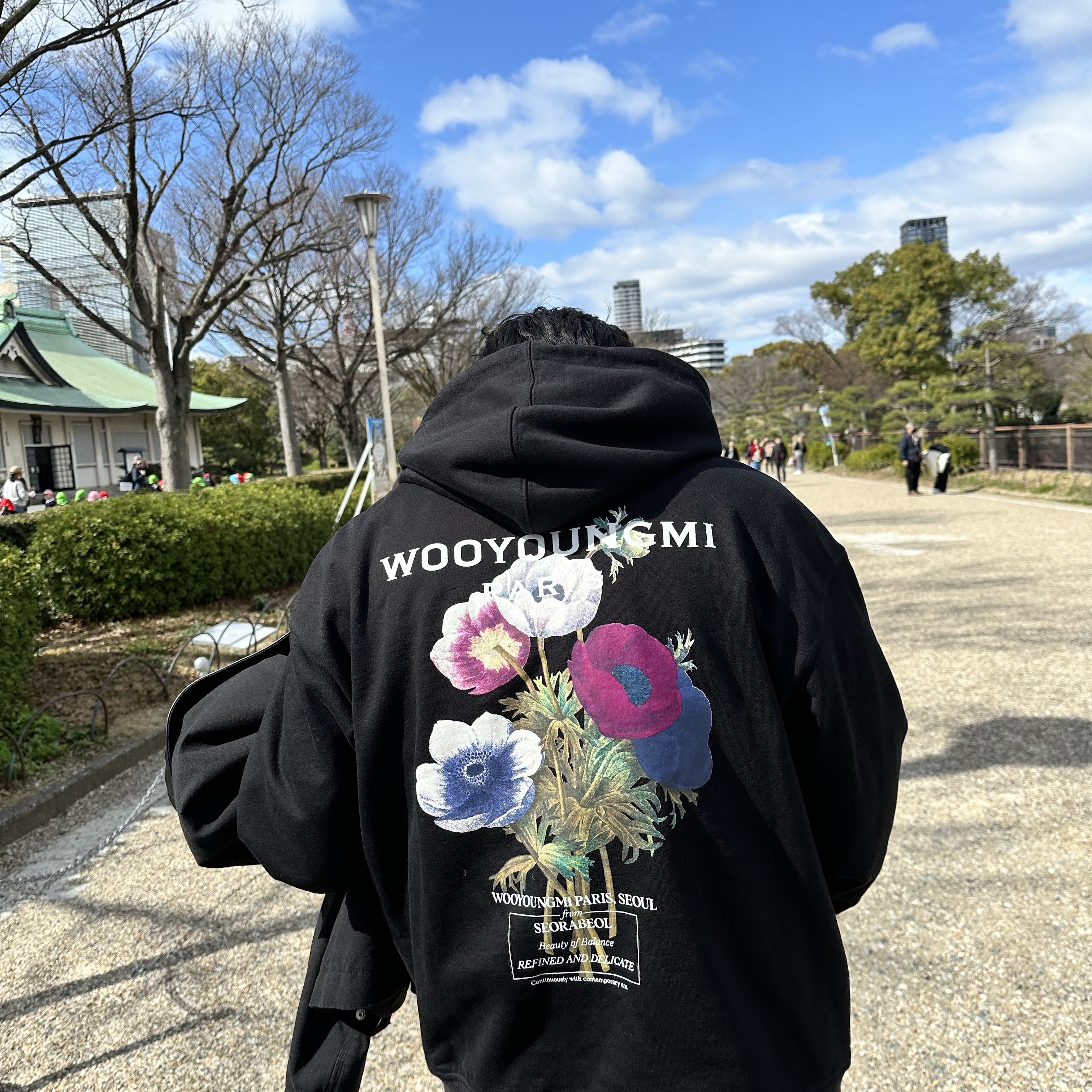 Wooyoungmi Flower Back Logo Hoodie Black - 23FW 착용 스타일