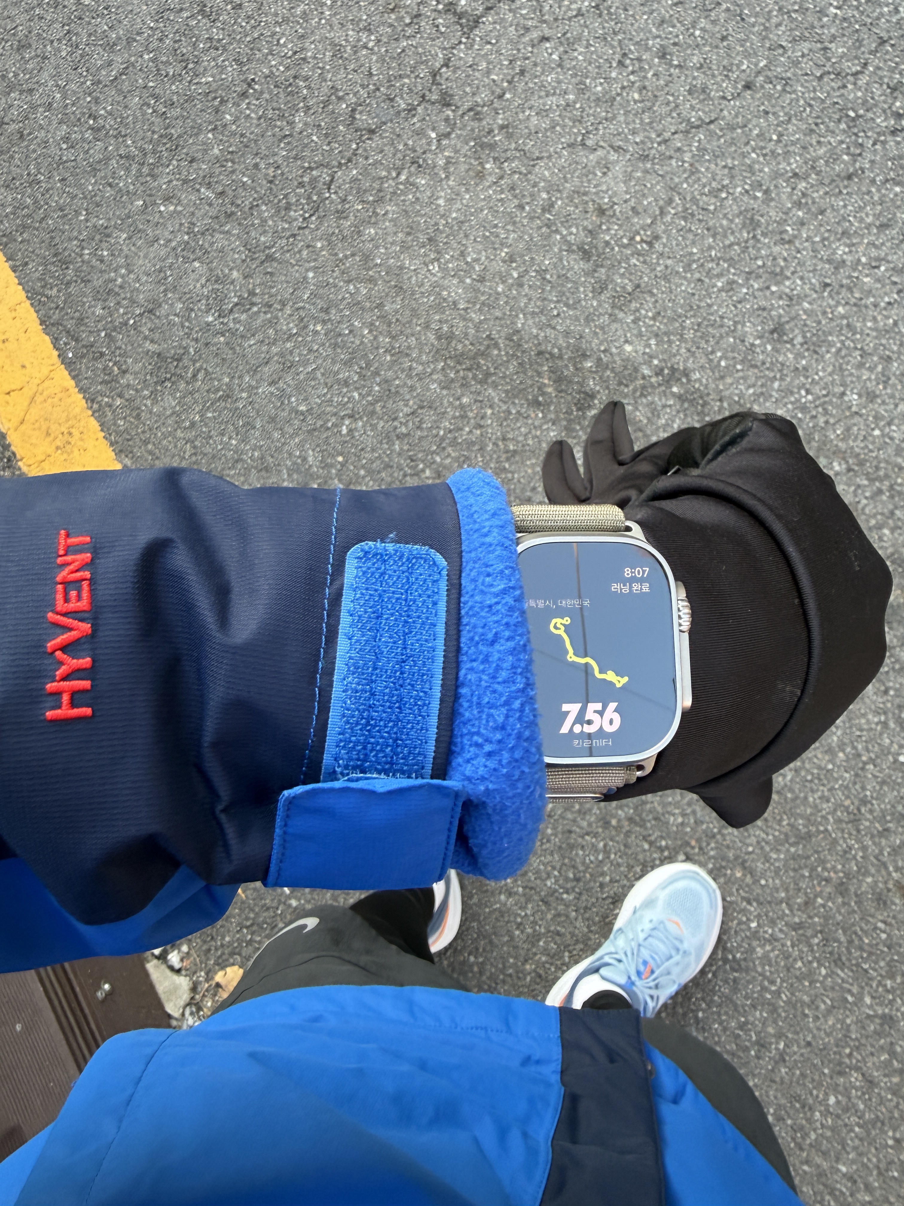 Hoka Bondi 9 Drizzle Downpour - Wide, Apple Watch Ultra 2 49mm Titanium Case with S Alpine Loop Olive (Korean Ver.) 착용 스타일