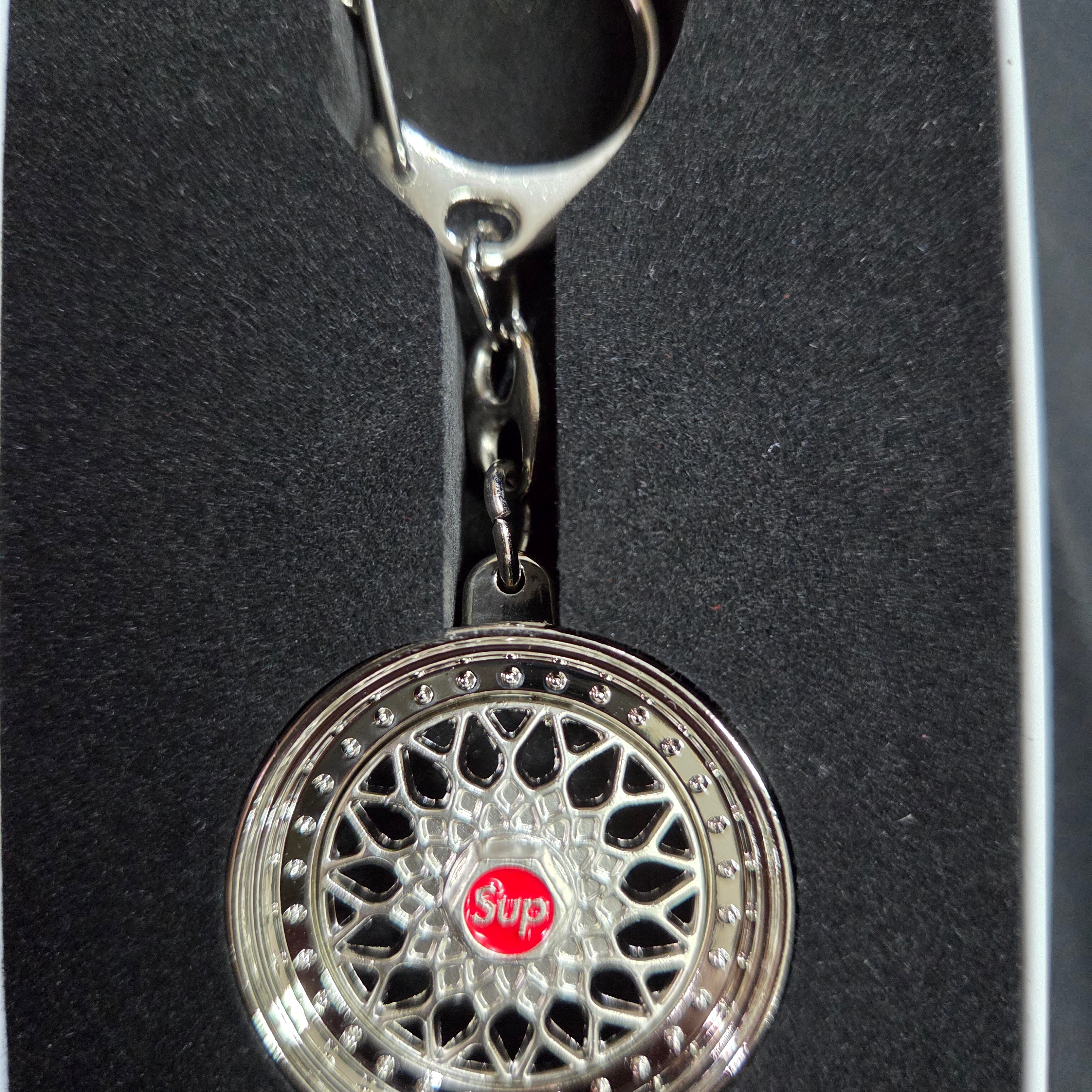 Supreme x BBS RS Rim Keychain Chrome - 25FW 착용 스타일 - 1