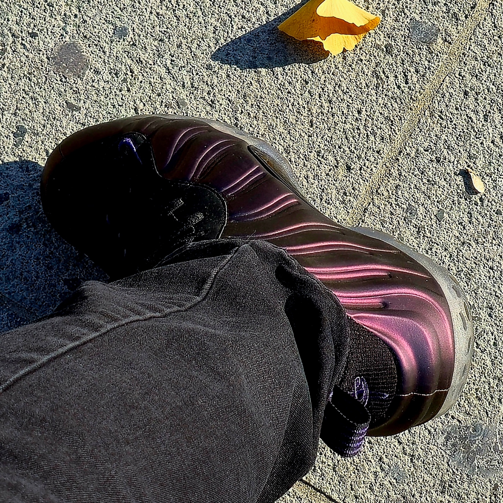 Nike Air Foamposite One Black Varsity Purple 착용 스타일