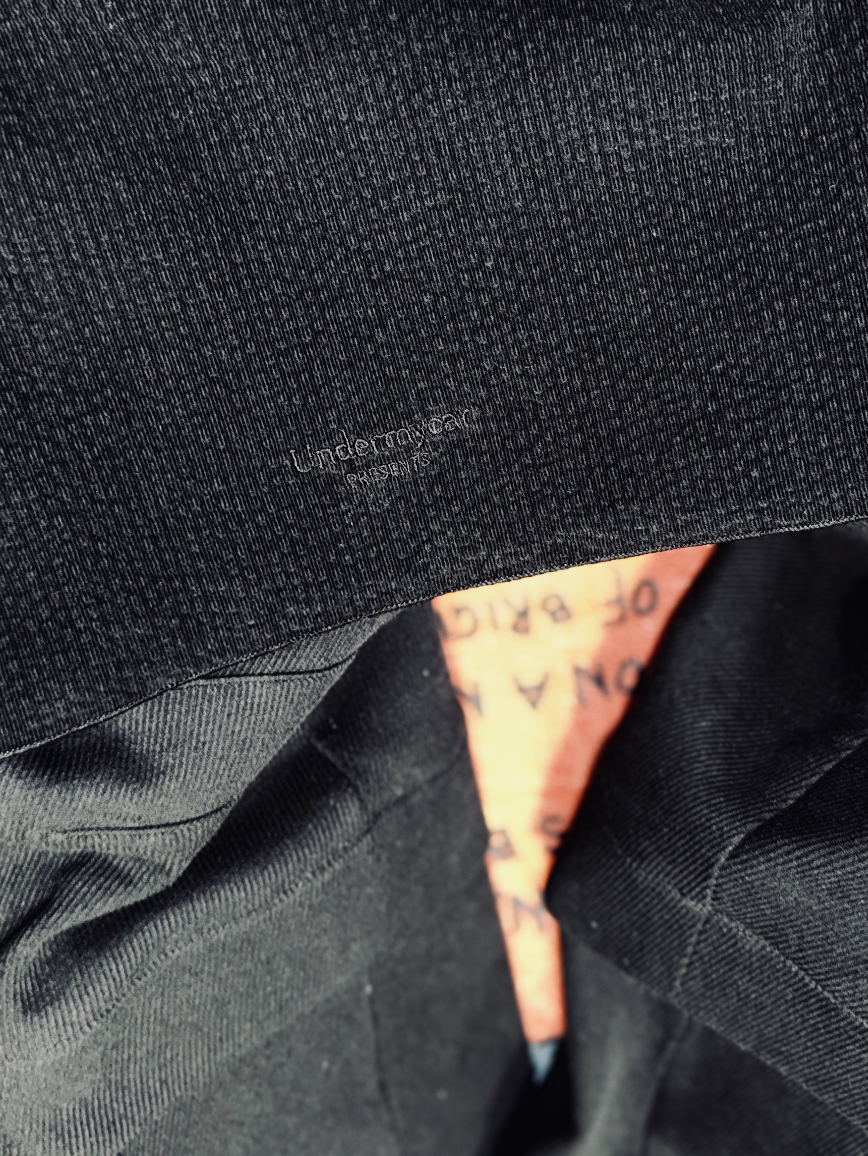 Undermycar Mu.87 Anti Fxxking Logo Play Basic Micro Corduroy Scarf Black 착용 스타일 - 2