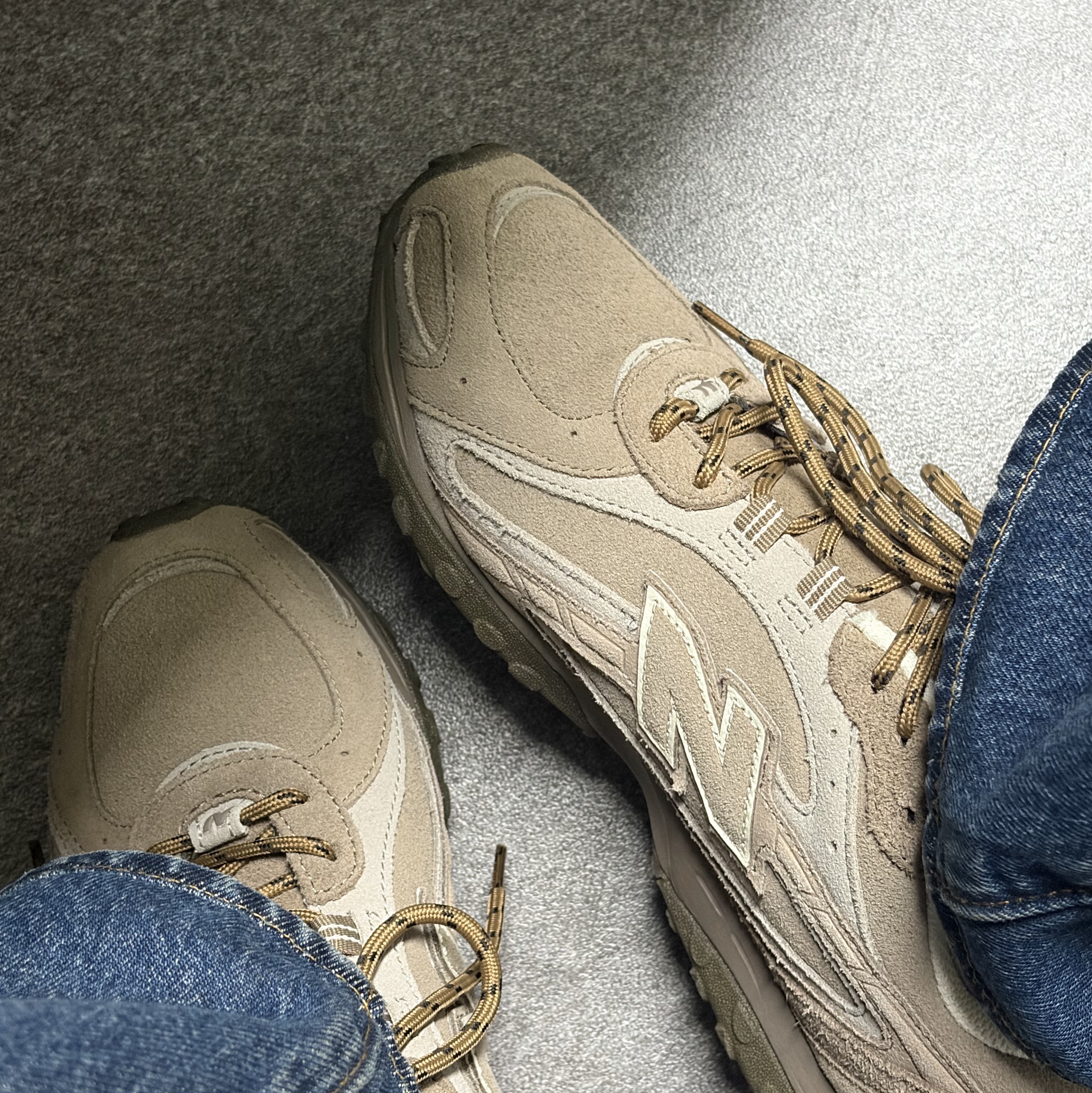 New Balance 204L Suede Mushroom Arid Stone 착용 스타일