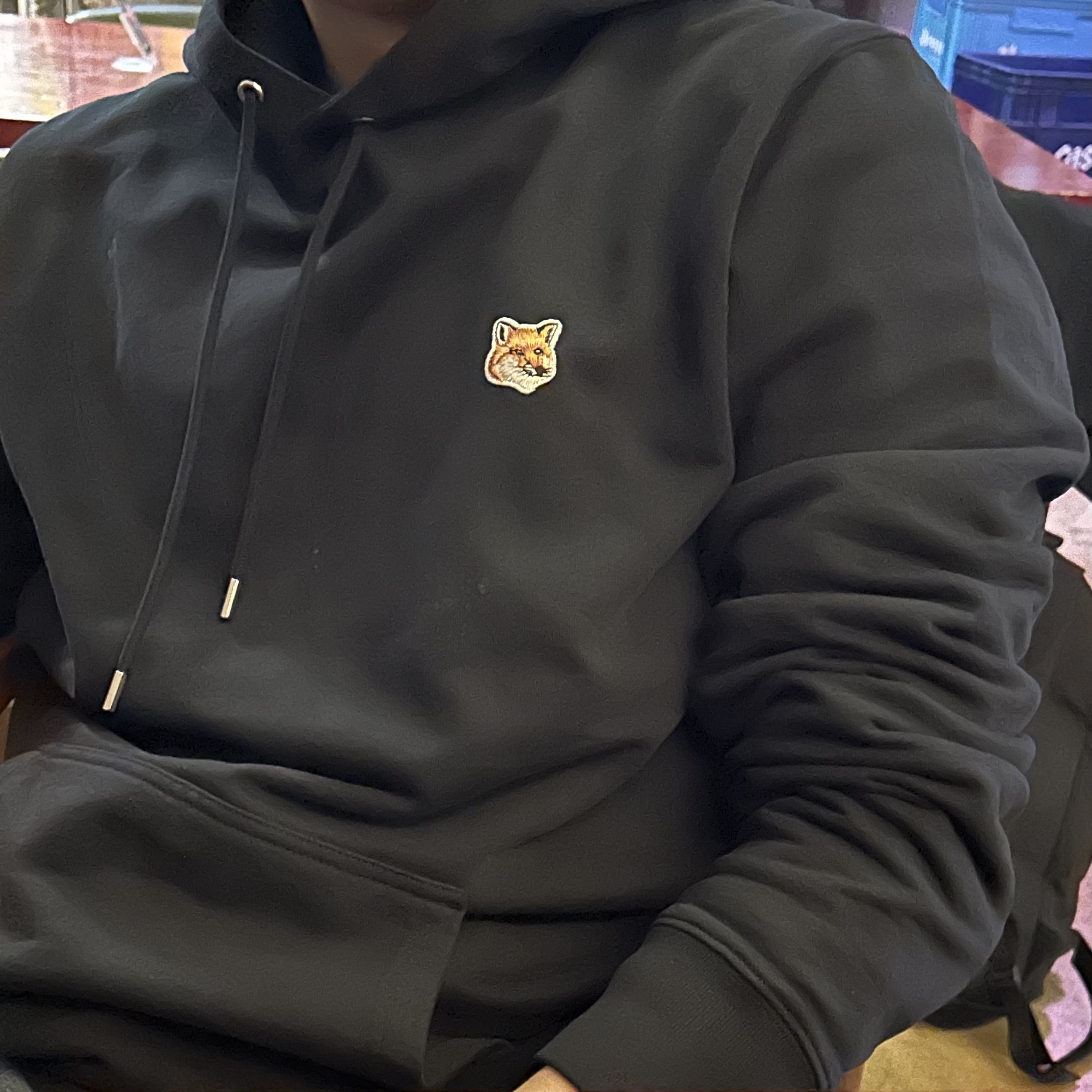 Maison Kitsune Fox Head Patch Regular Hoodie Black 착용 스타일