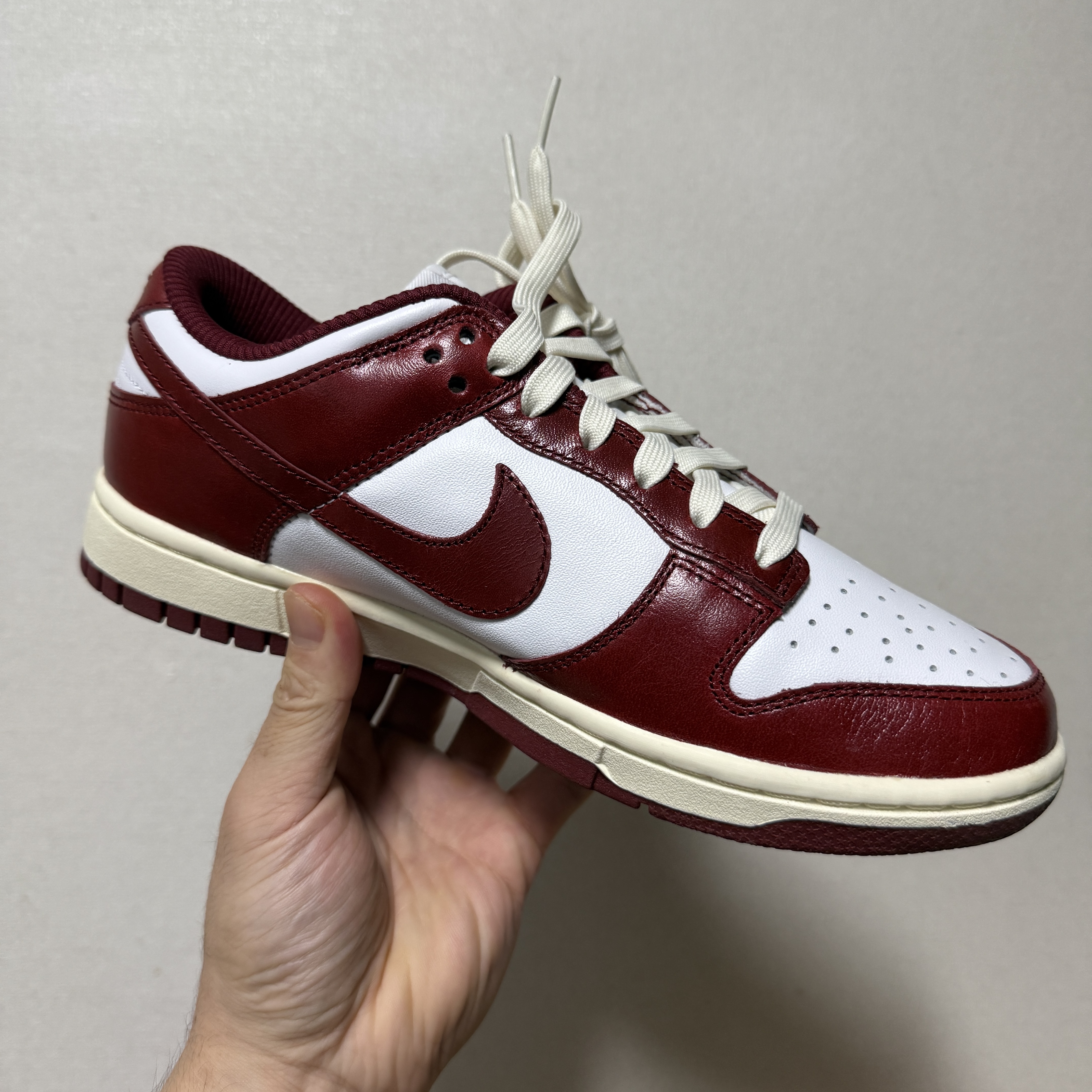 (W) Nike Dunk Low Retro PRM Team Red and White 착용 스타일