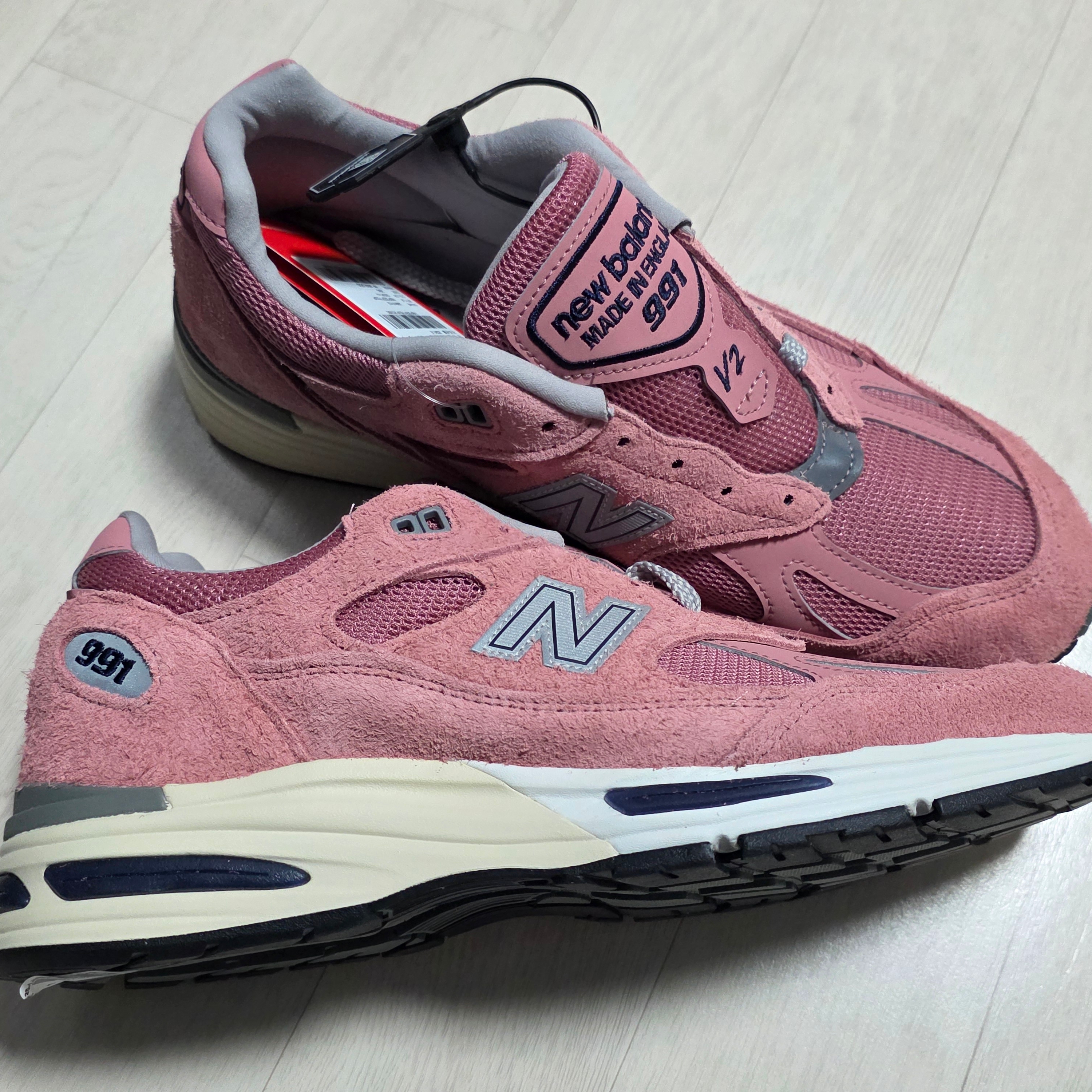 New Balance 991v2 Made in UK Brandied Apricot 착용 스타일 - 1