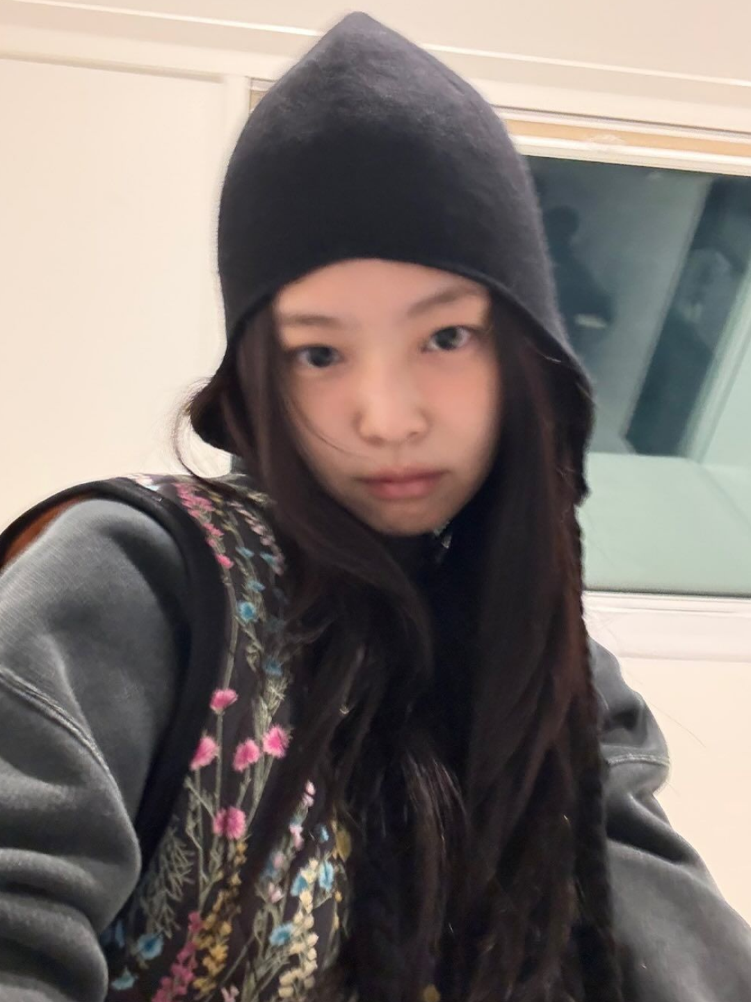 Spao x Manggom Grandma's Kimchi Vest Blue 착용 스타일 - 2