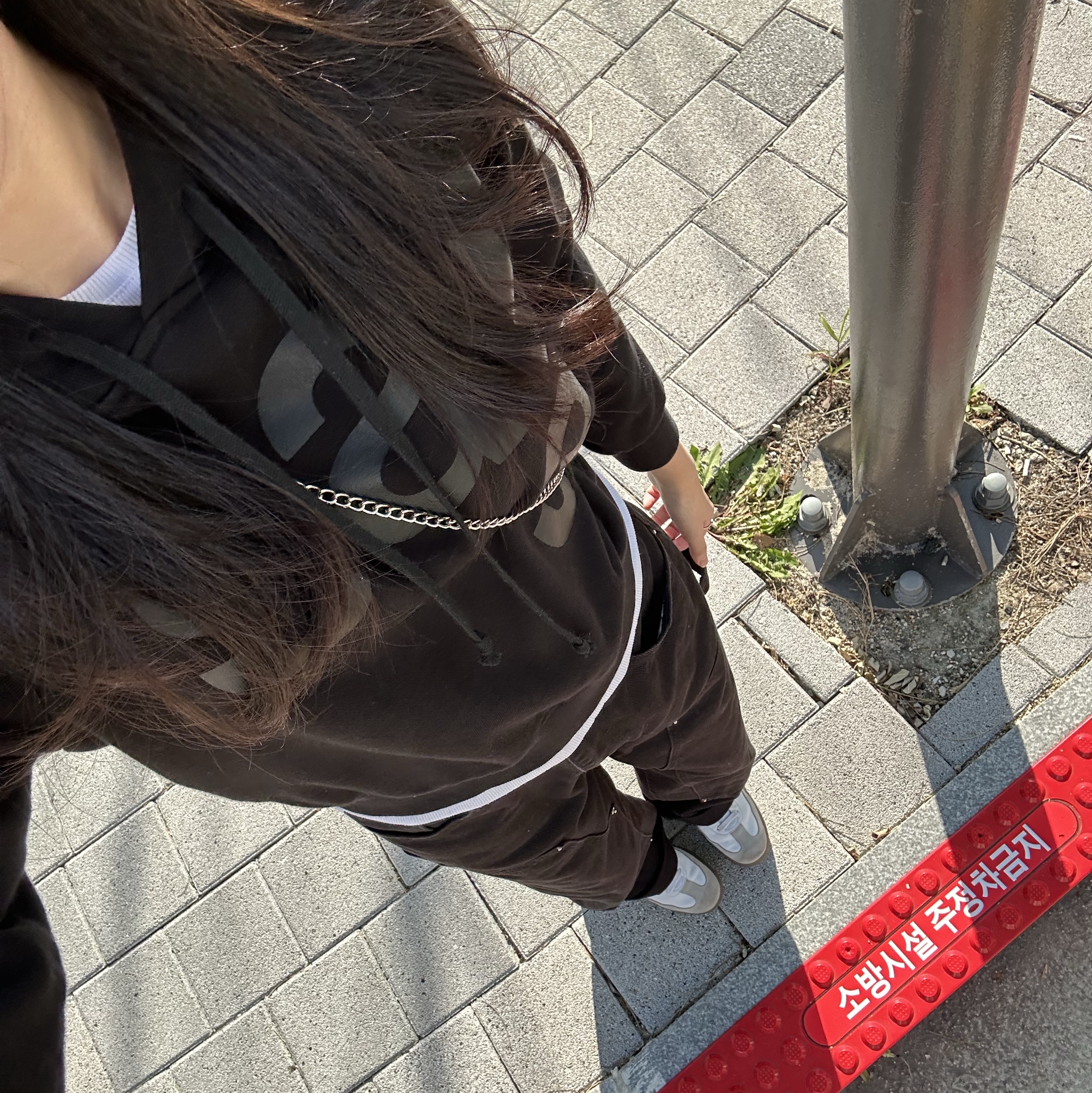 [KREAM 단독] Safarispot Women 1/2 Basic Safari Hoodie Black, Adidas Samba OG Cloud White 착용 스타일