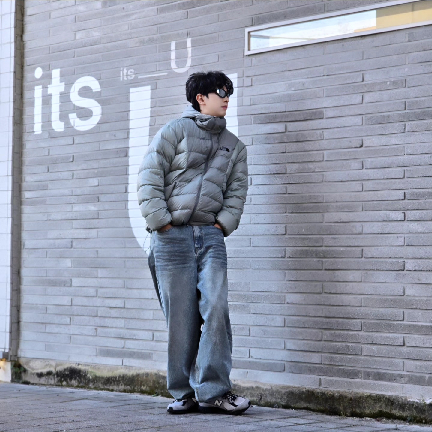 The North Face Ruta Down Jacket Light Khaki - 25SS, New Balance 2002R Grey Black 착용 스타일 - 4