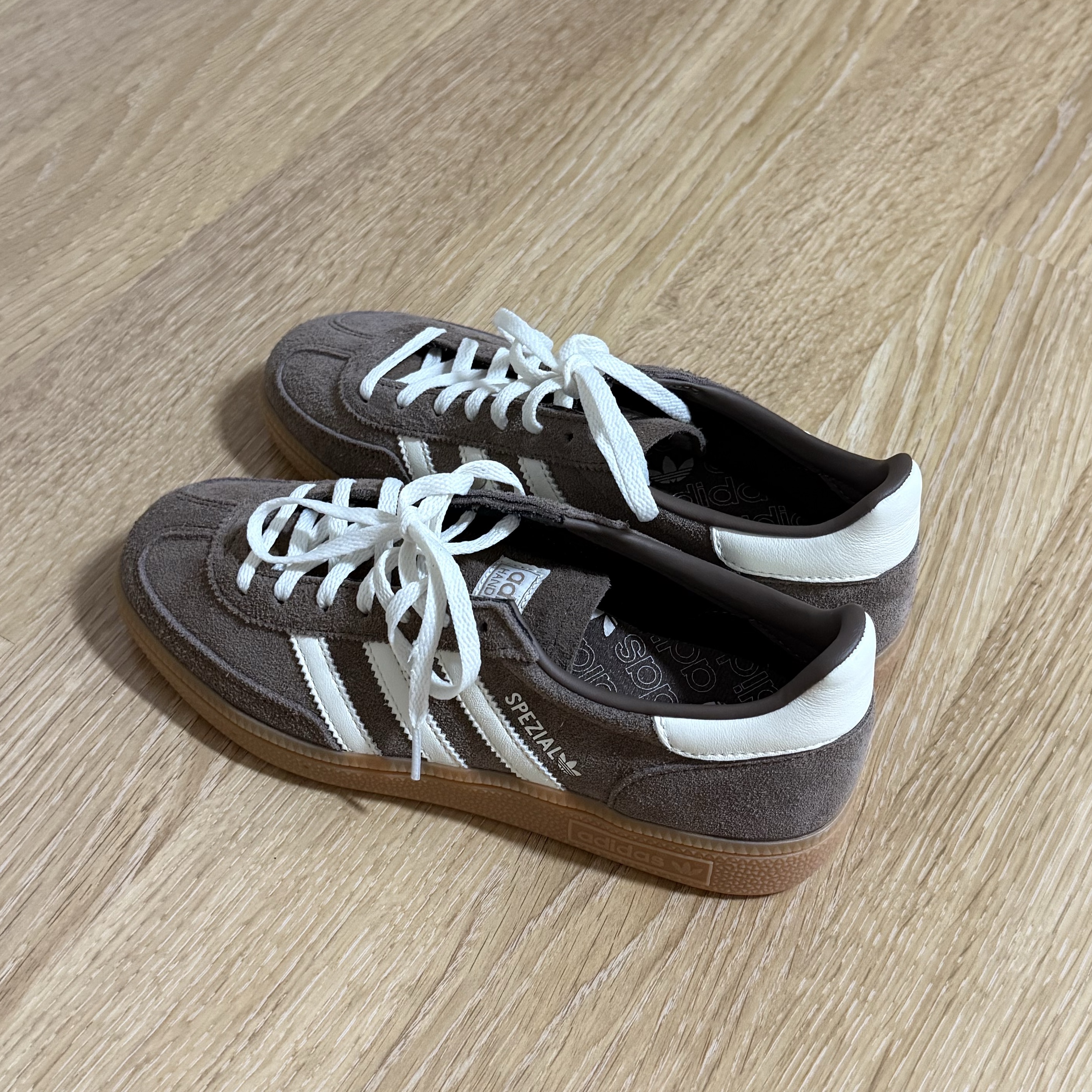 (W) Adidas Spezial Handball Earth Strata Off White 착용 스타일