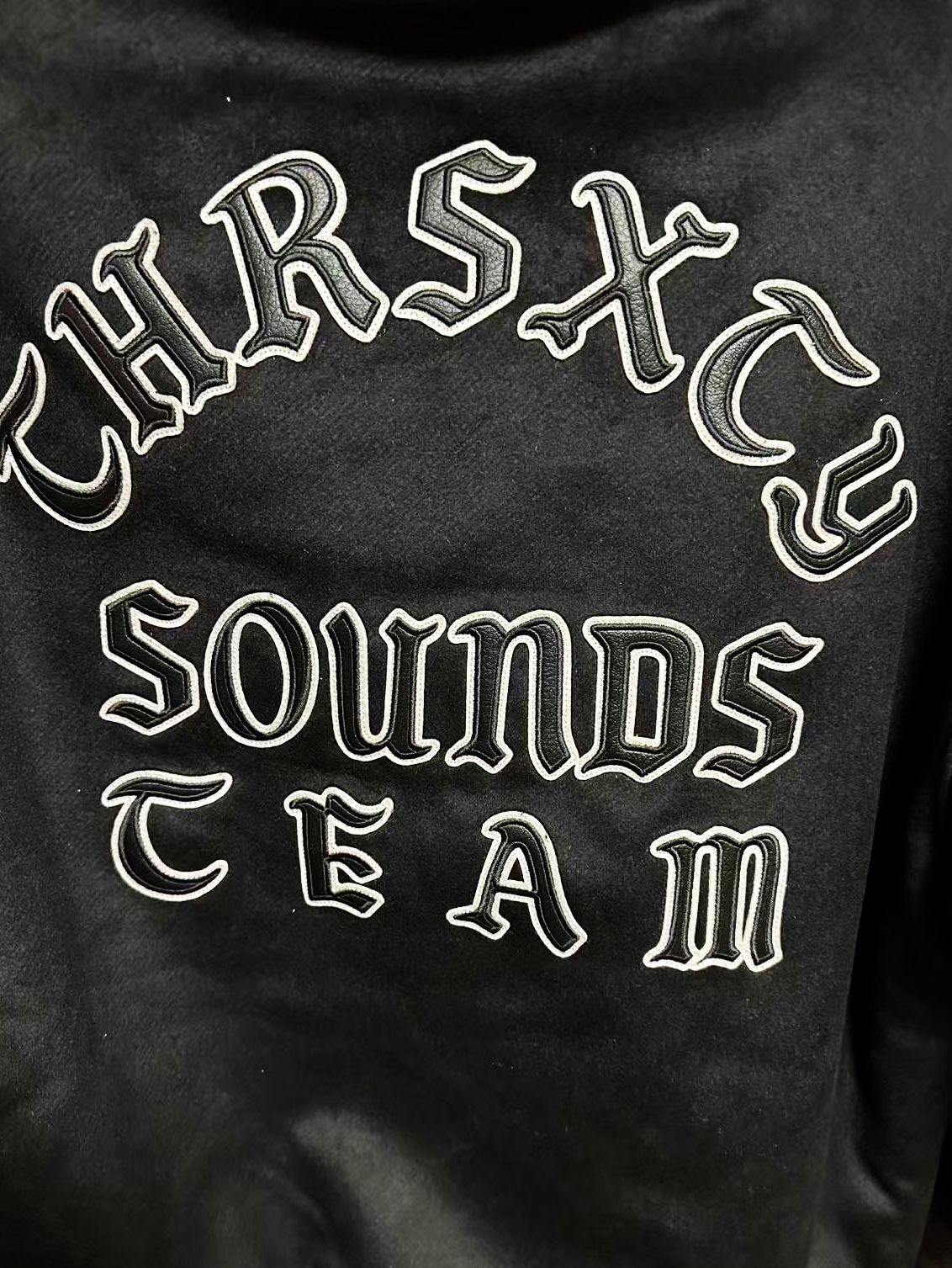 New Era x 360 Sounds Varsity Jacket Black 착용 스타일