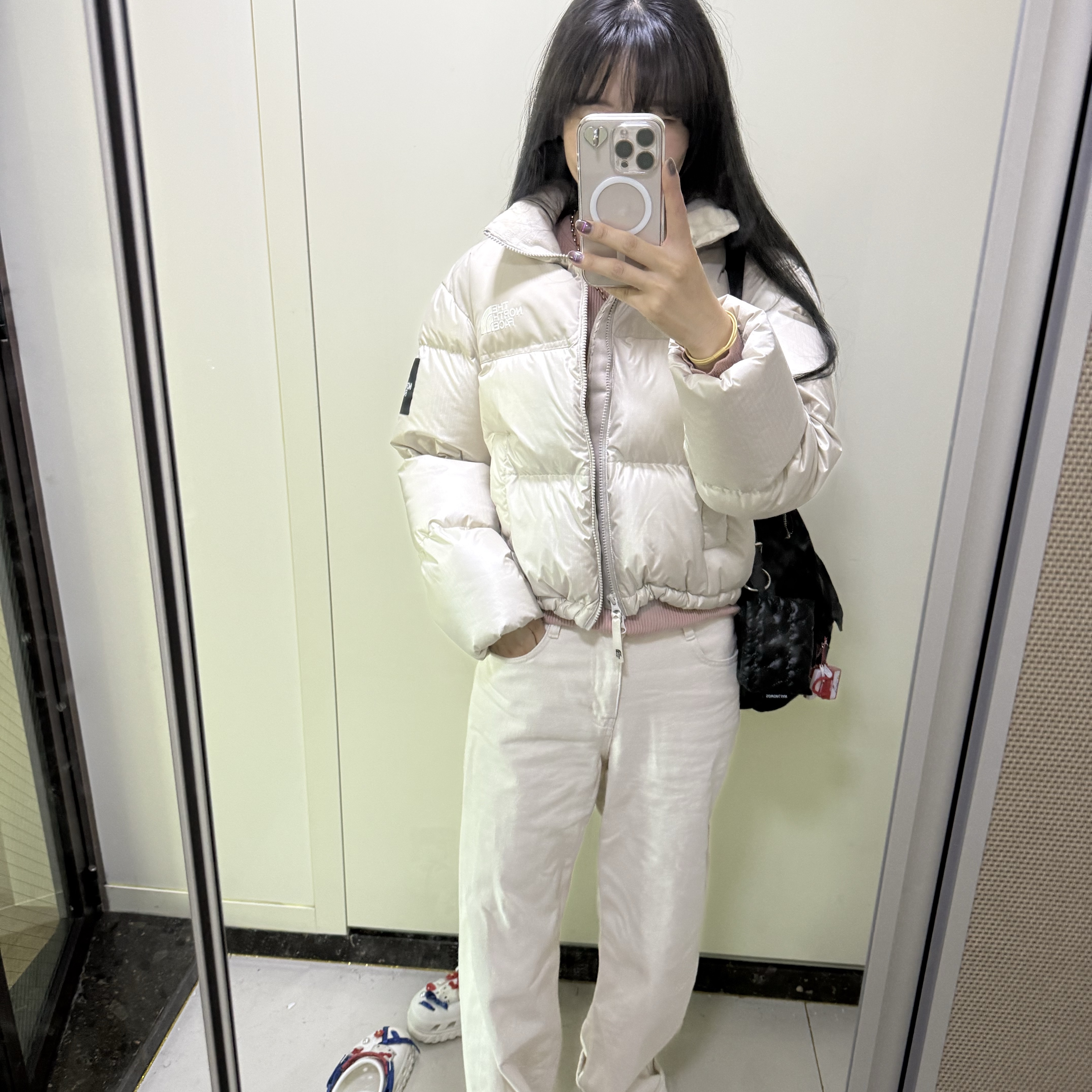 (W) The North Face White Label Novelty Nuptse Down Jacket Cream Beige 착용 스타일