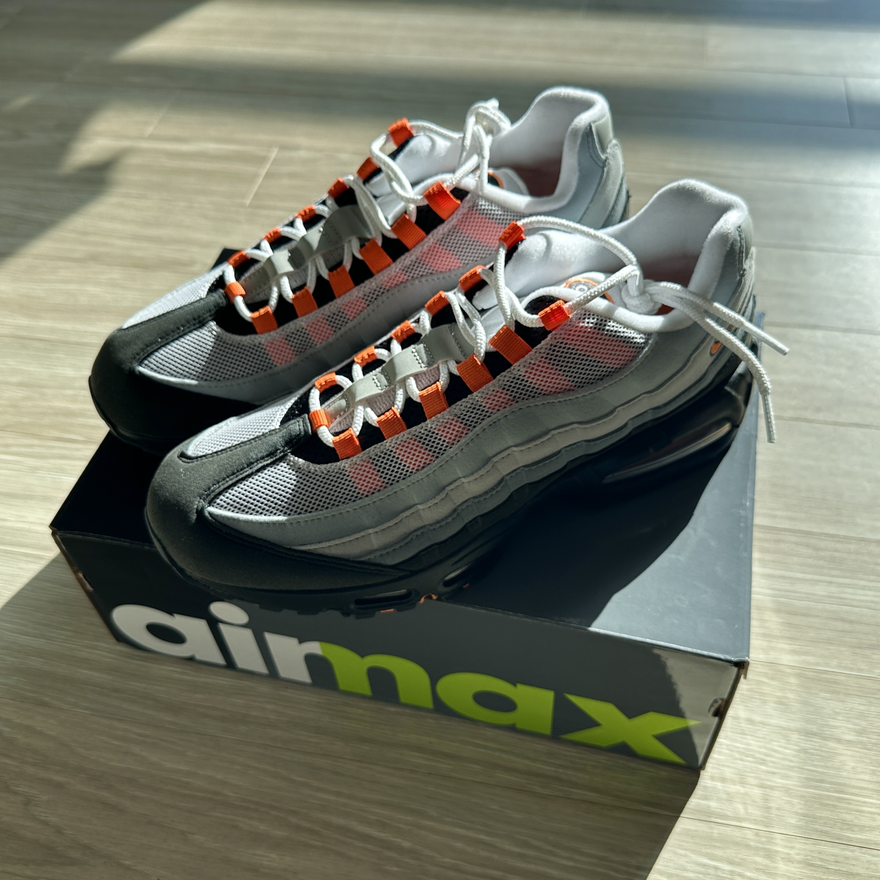 Nike Air Max 95 OG Bright Mandarin 착용 스타일