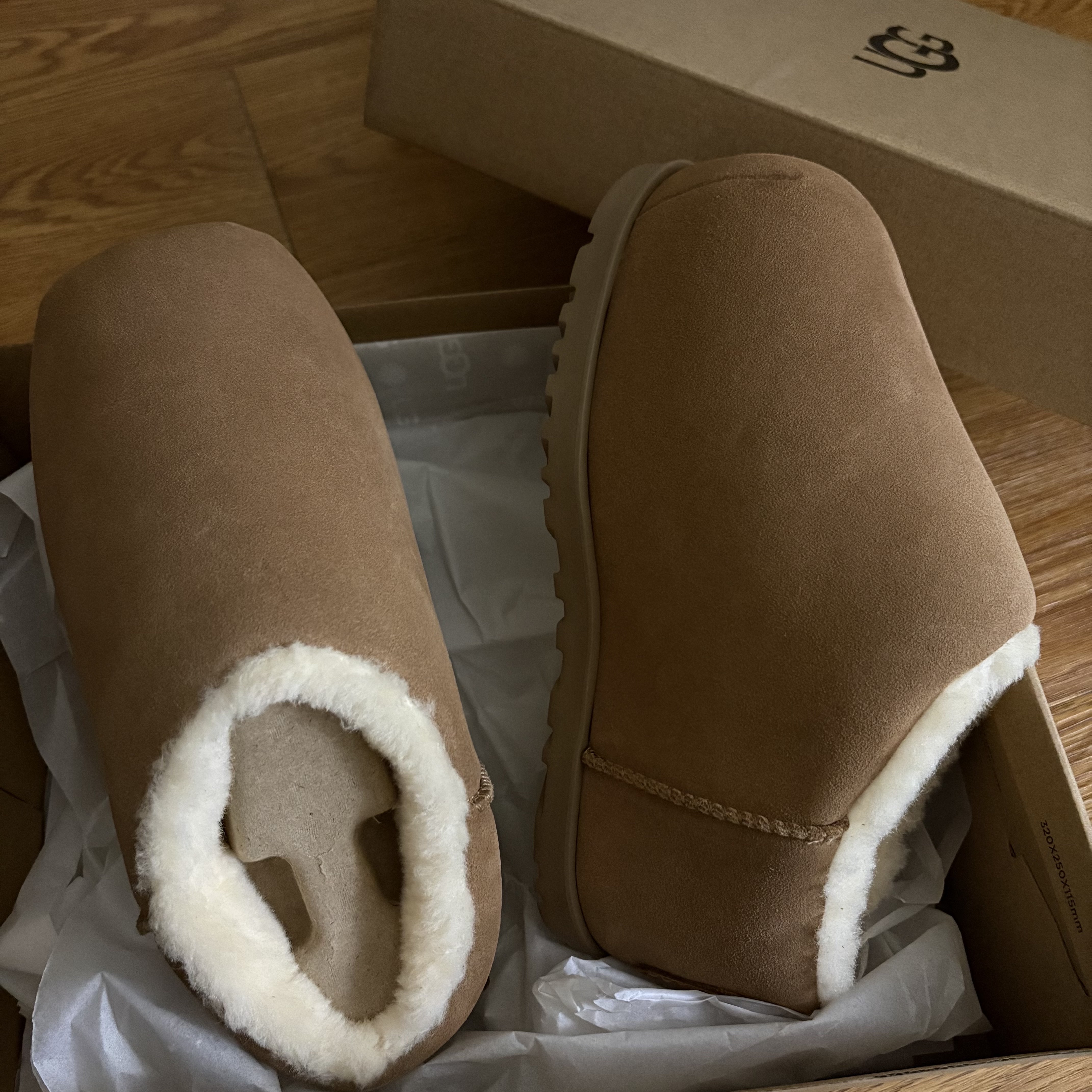 (W) UGG Pumped Slipper Chestnut 착용 스타일