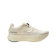 (W) New Balance x District Vision FuelCell SC Elite v5 Linen Red - B Standard