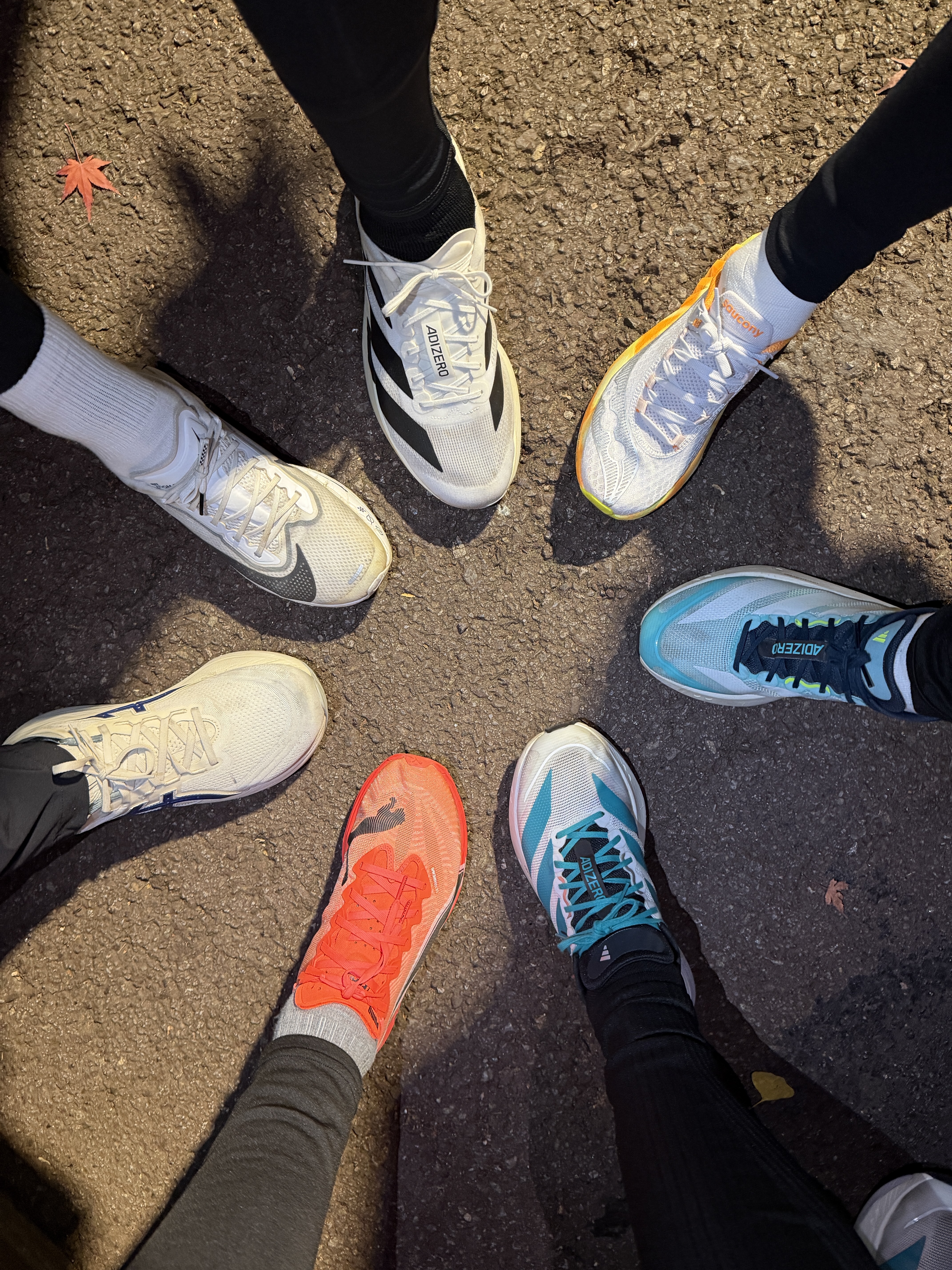 Adidas Adizero EVO SL Cloud White Core Black, Puma Deviate Nitro Elite 3 Glowing Red Black 착용 스타일